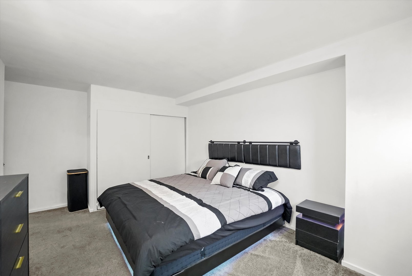 3950 N Lake Shore Drive Unit: 1728