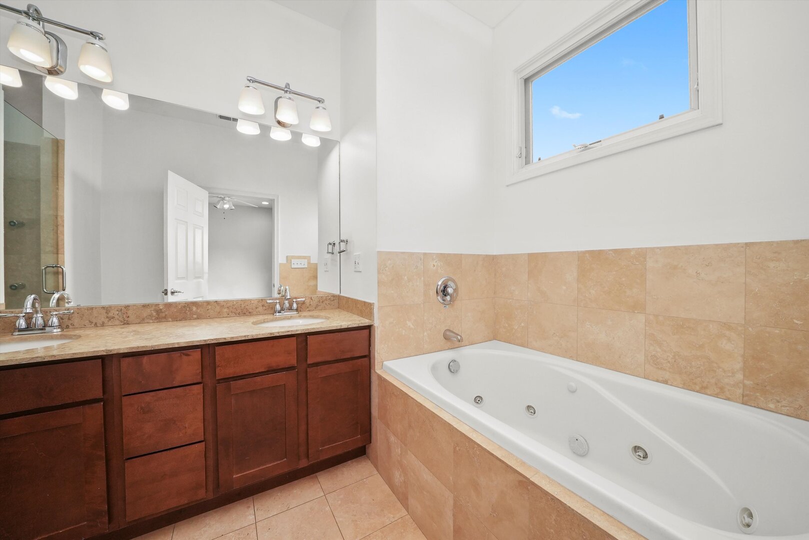 2629 W Chicago Avenue Unit: 3