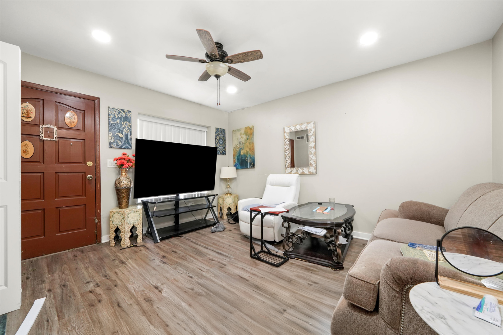 743 E Fullerton Avenue Unit: 105