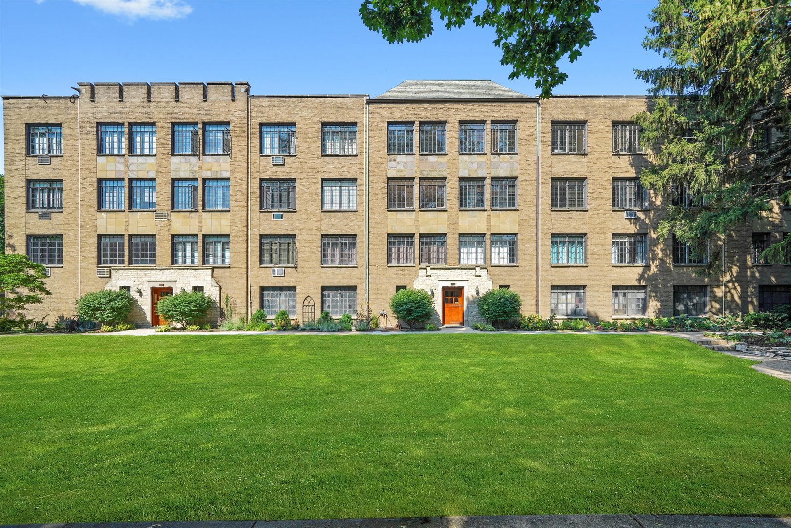 734 Noyes Street Unit: 02
