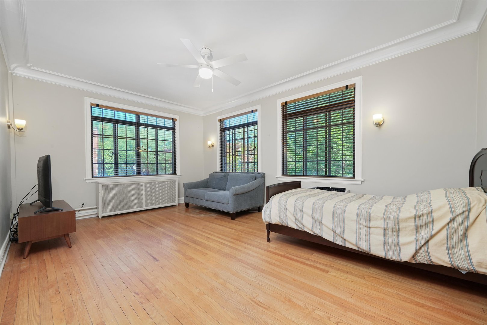 734 Noyes Street Unit: 02