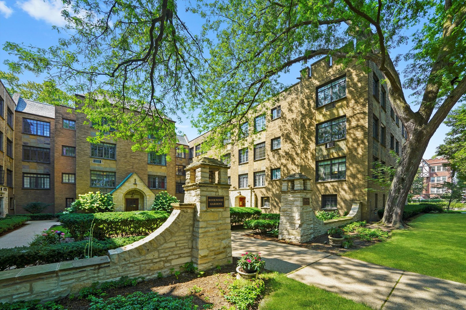 734 Noyes Street Unit: 02