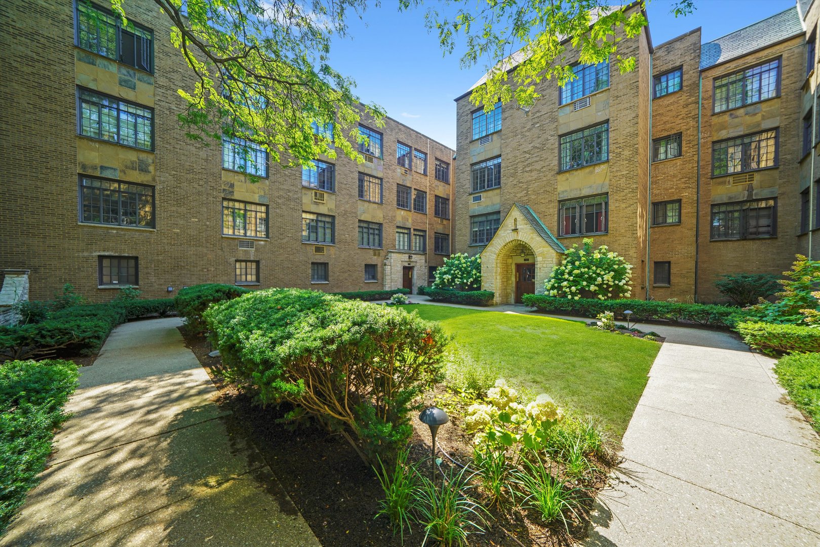 734 Noyes Street Unit: 02