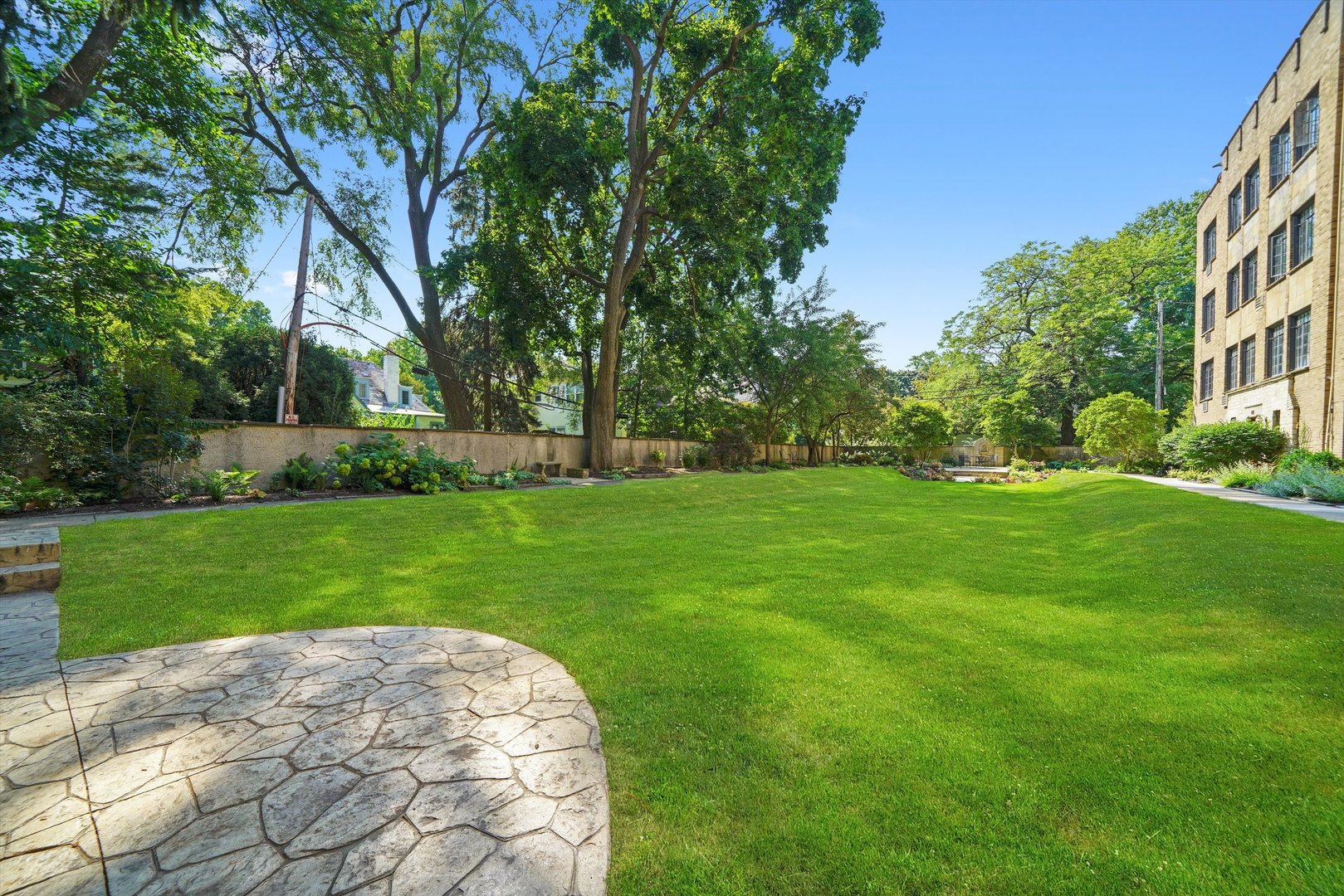 734 Noyes Street Unit: 02