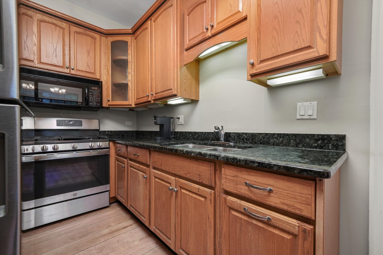 734 Noyes Street Unit: 02