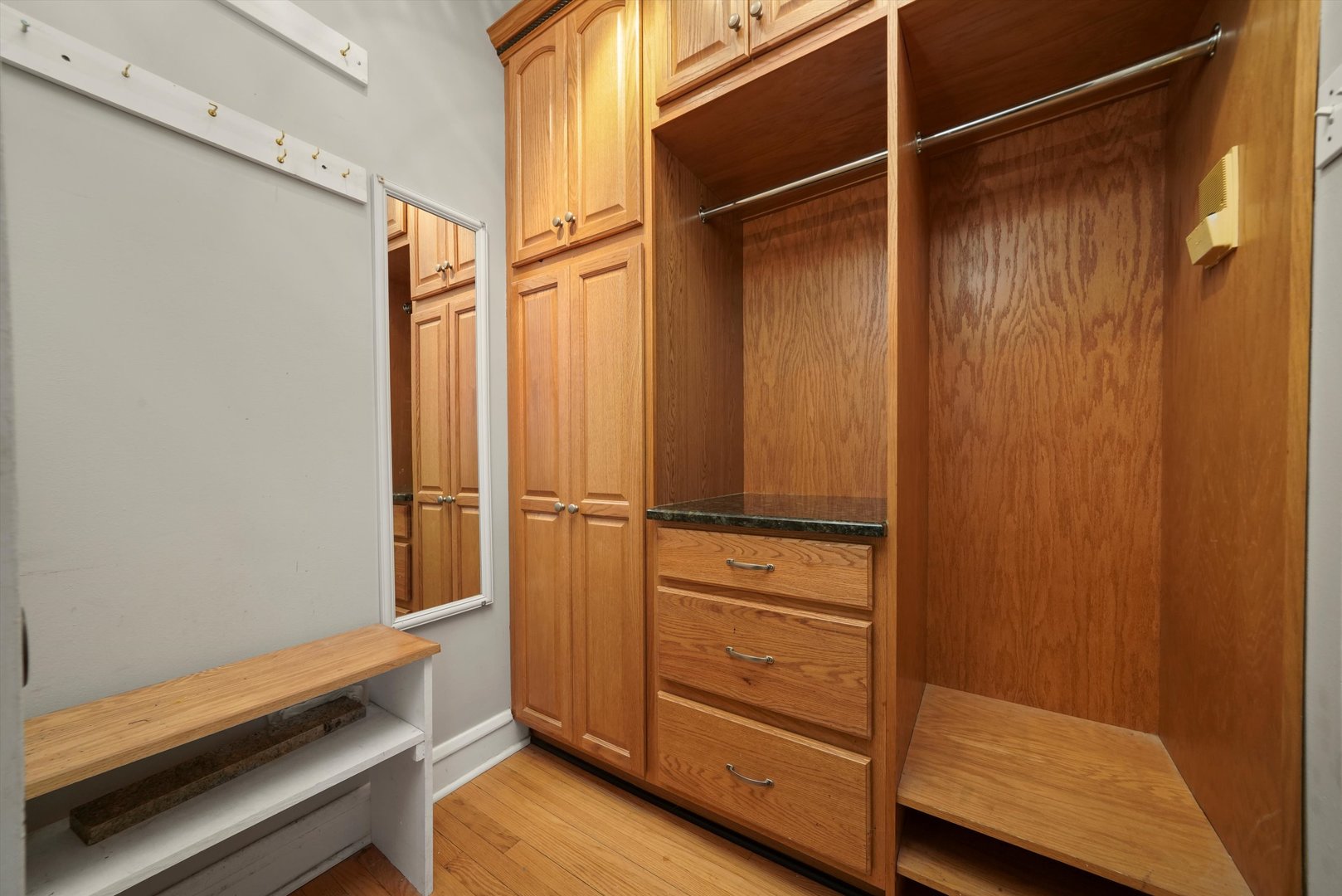 734 Noyes Street Unit: 02