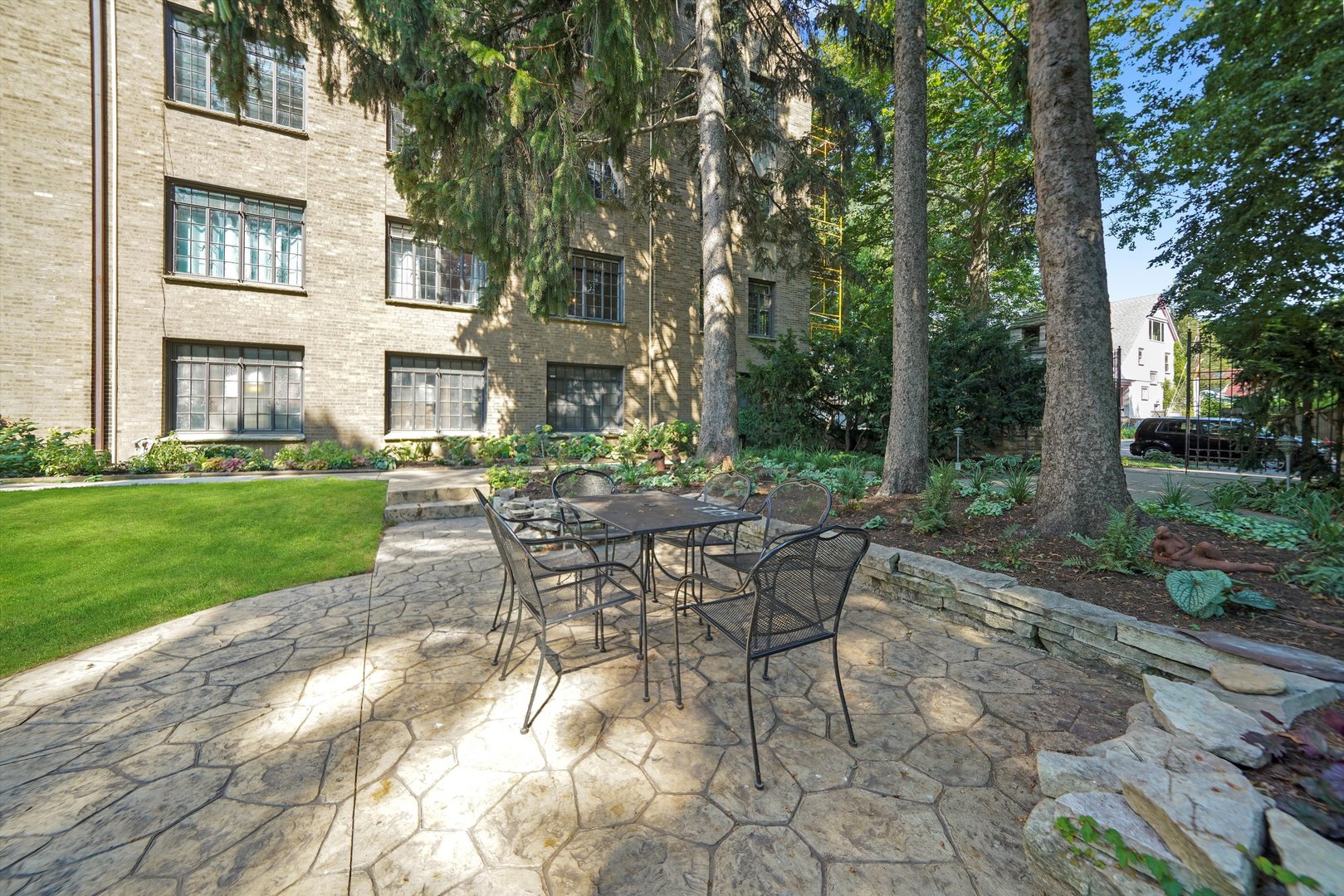 734 Noyes Street Unit: 02