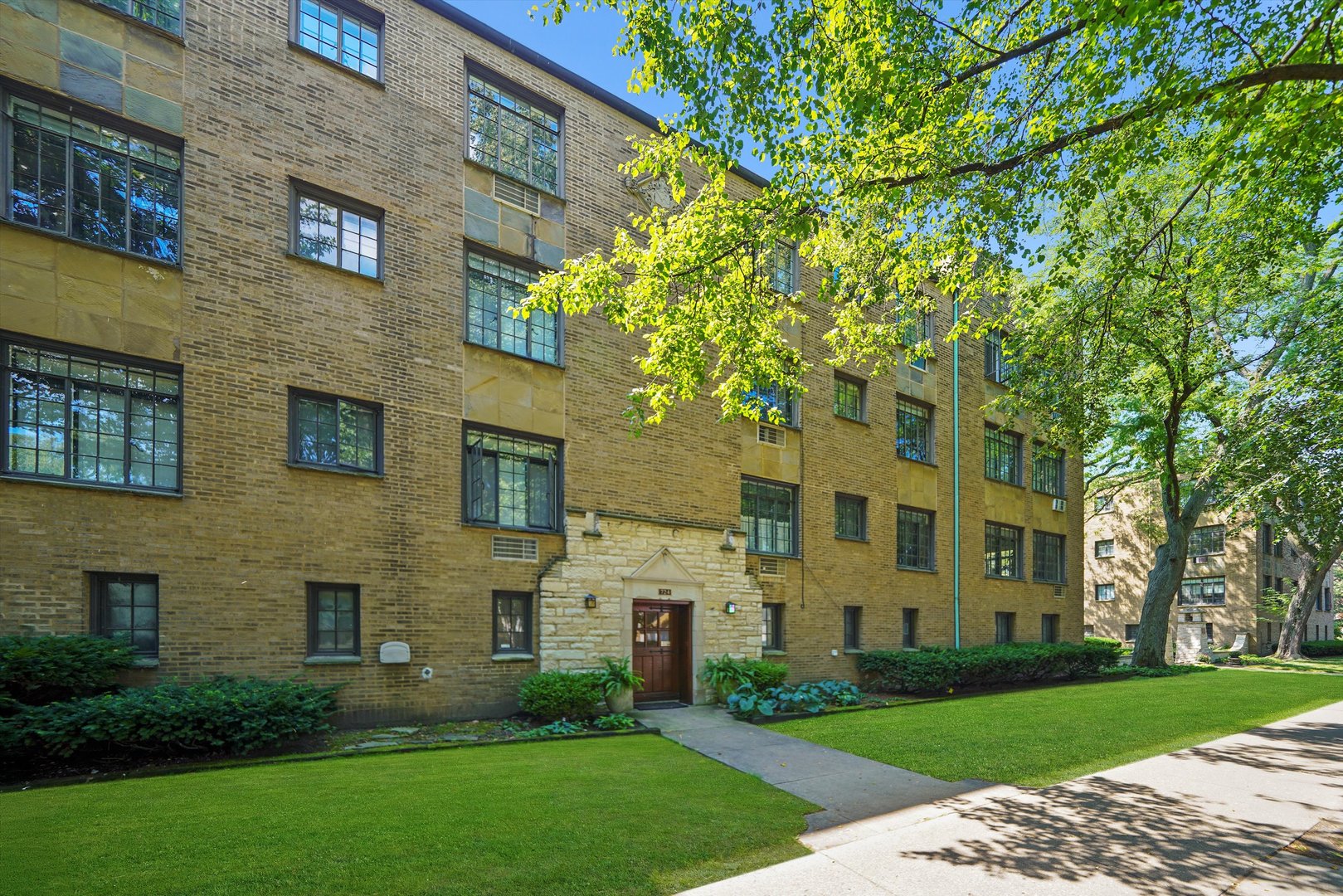 734 Noyes Street Unit: 02