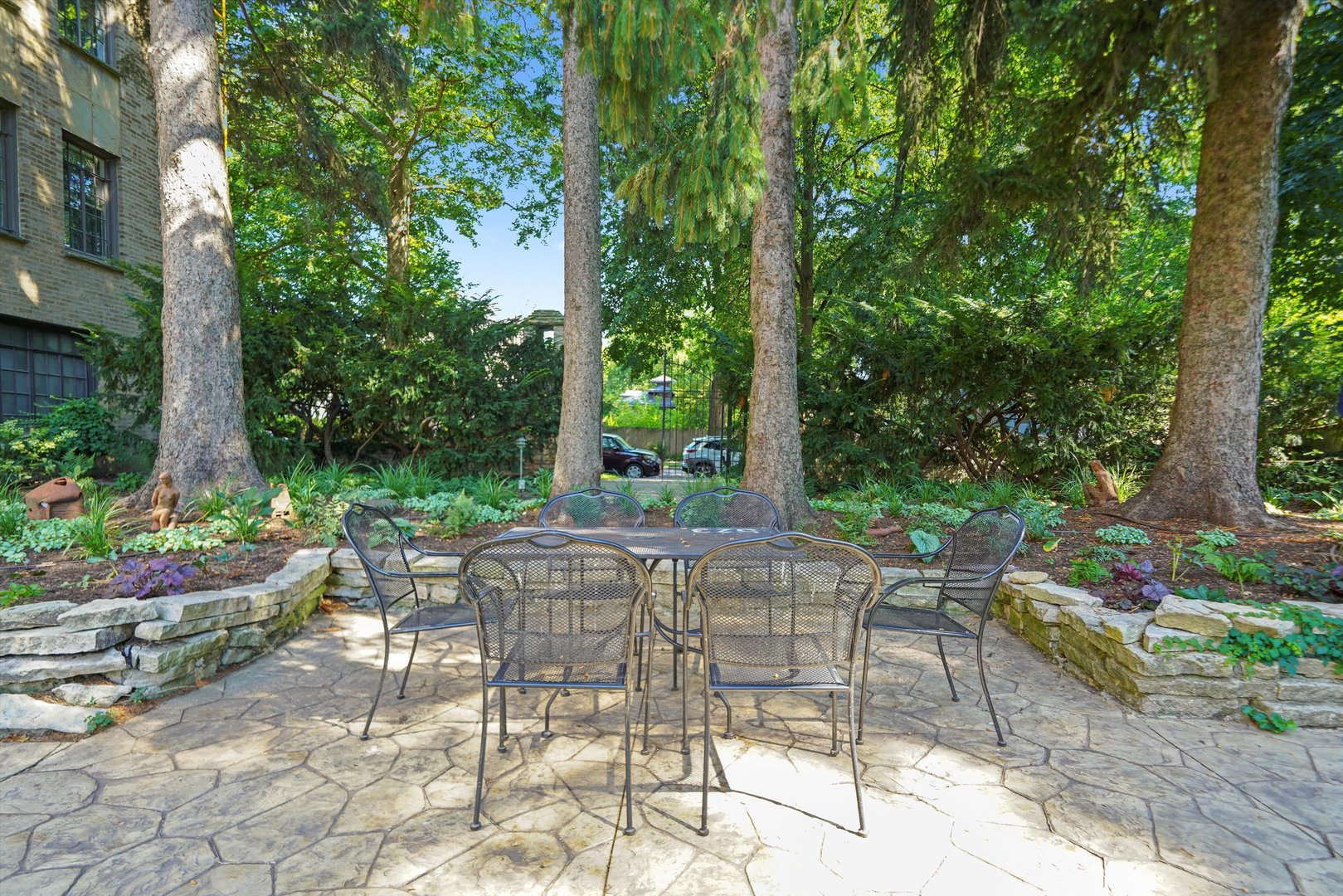 734 Noyes Street Unit: 02