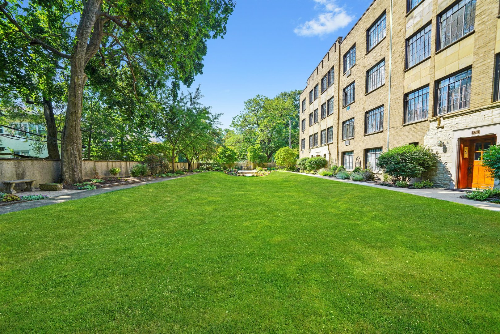 734 Noyes Street Unit: 02