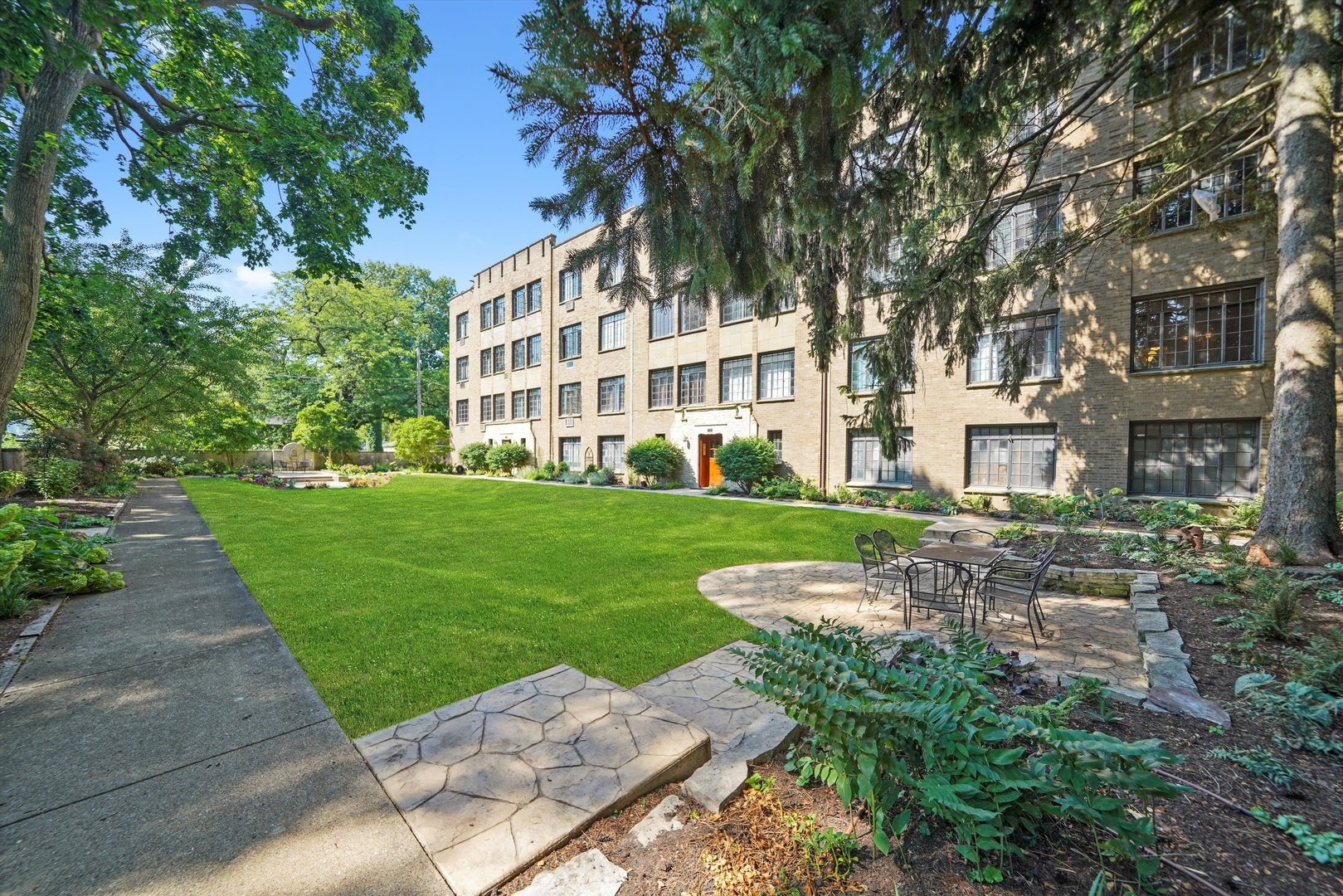 734 Noyes Street Unit: 02