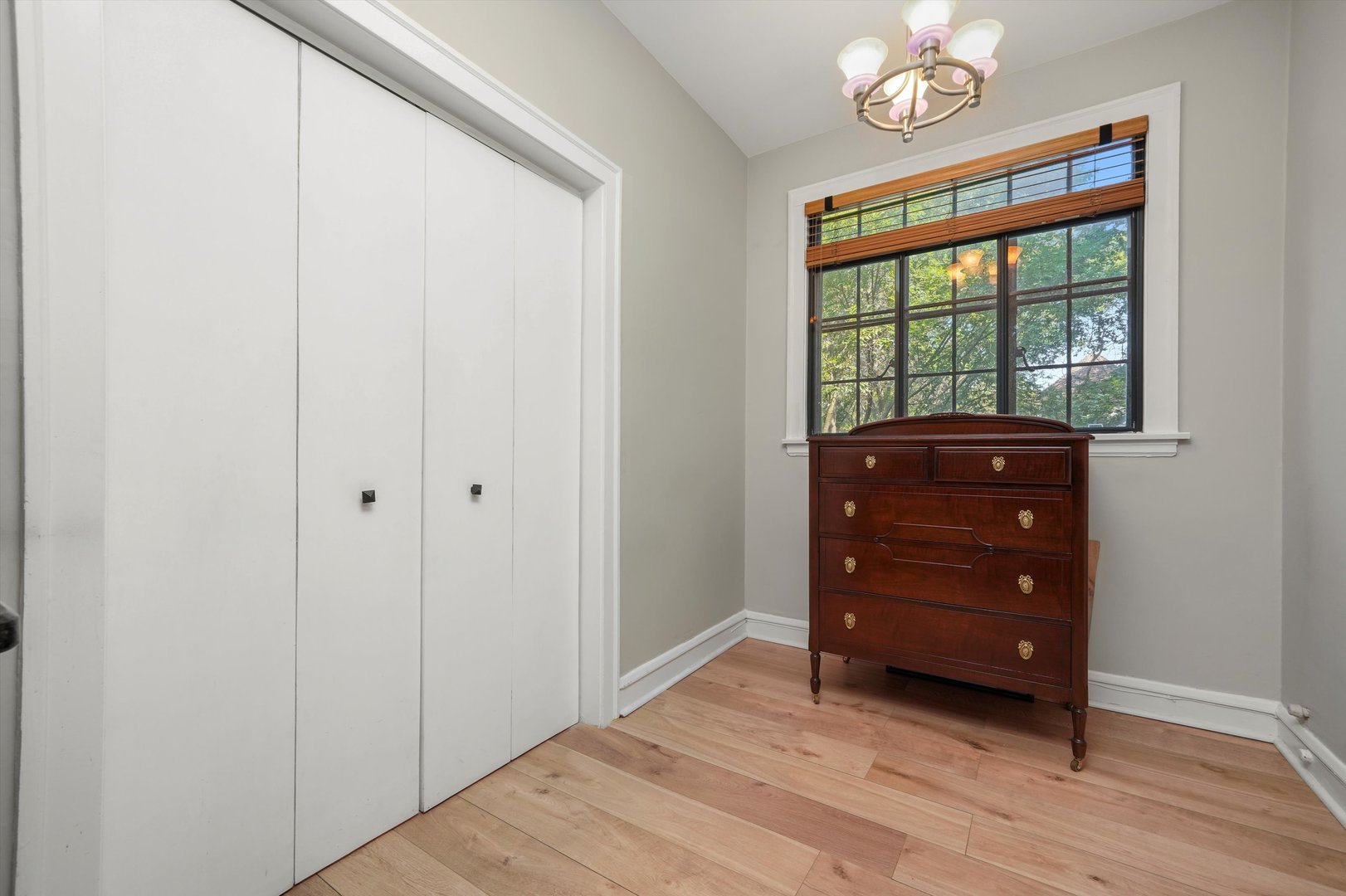 734 Noyes Street Unit: 02