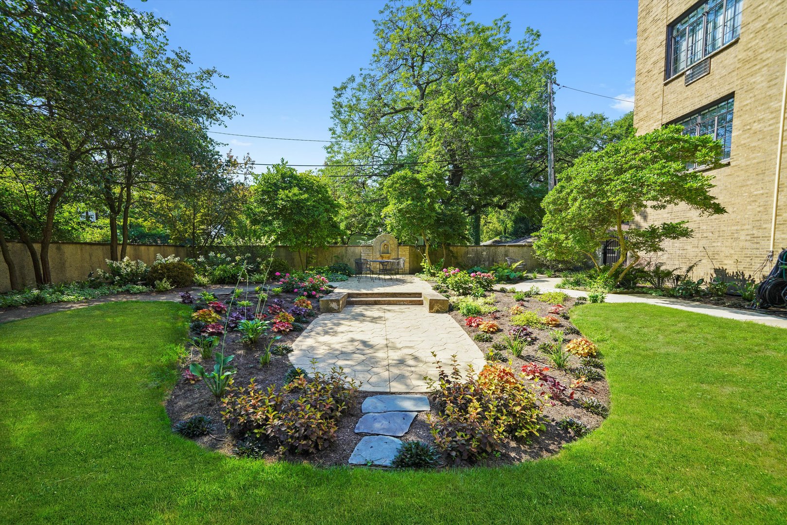734 Noyes Street Unit: 02
