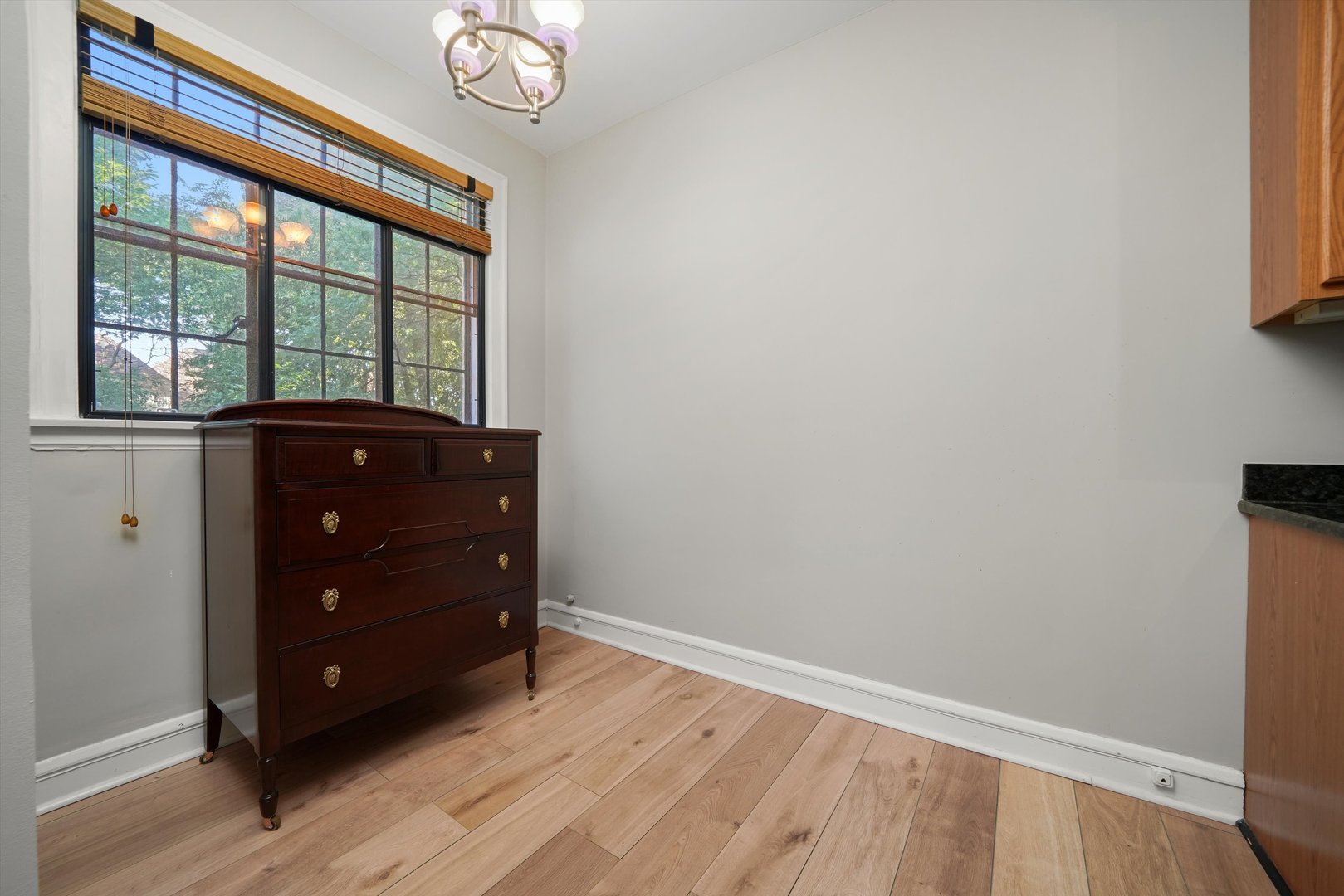 734 Noyes Street Unit: 02