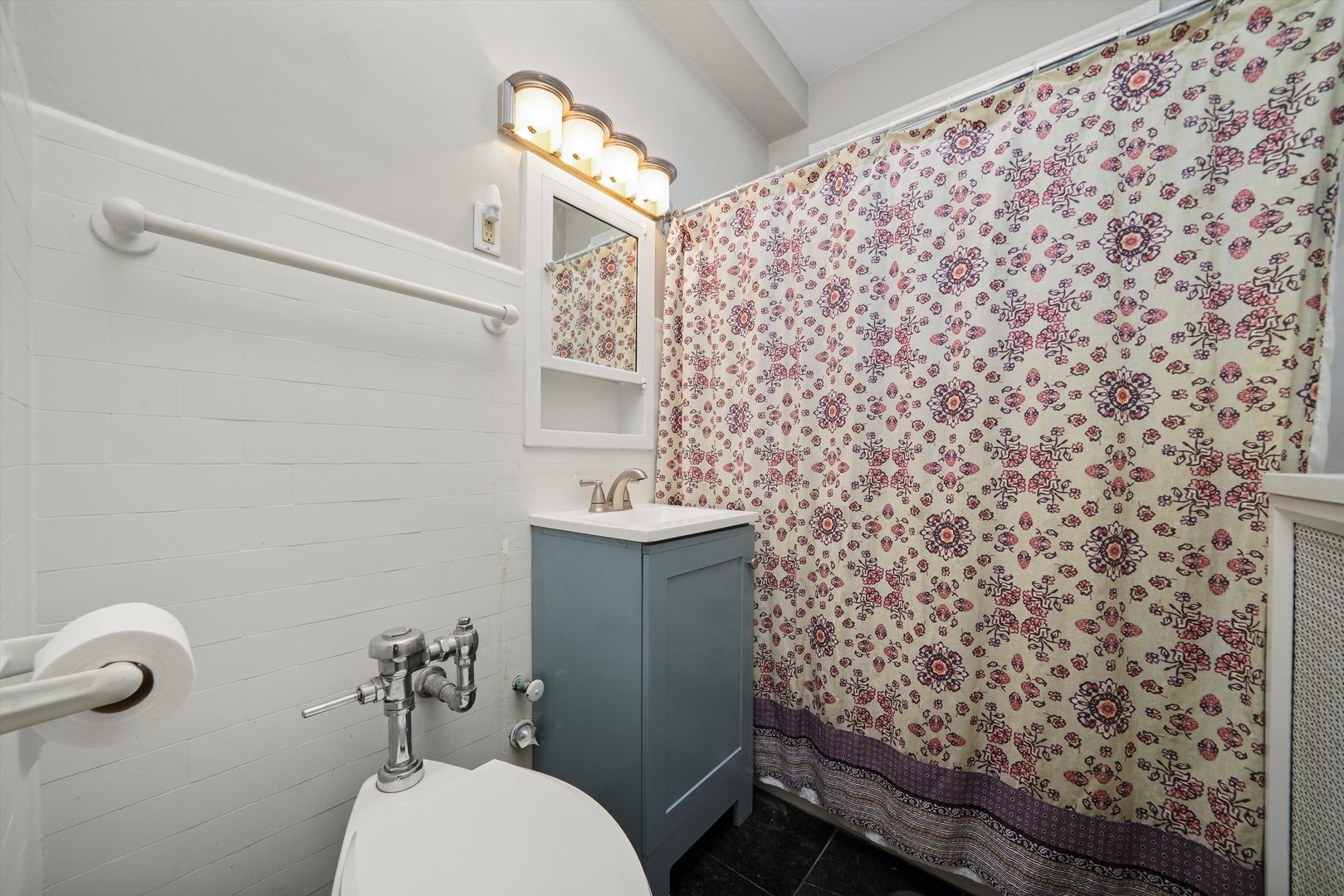 734 Noyes Street Unit: 02