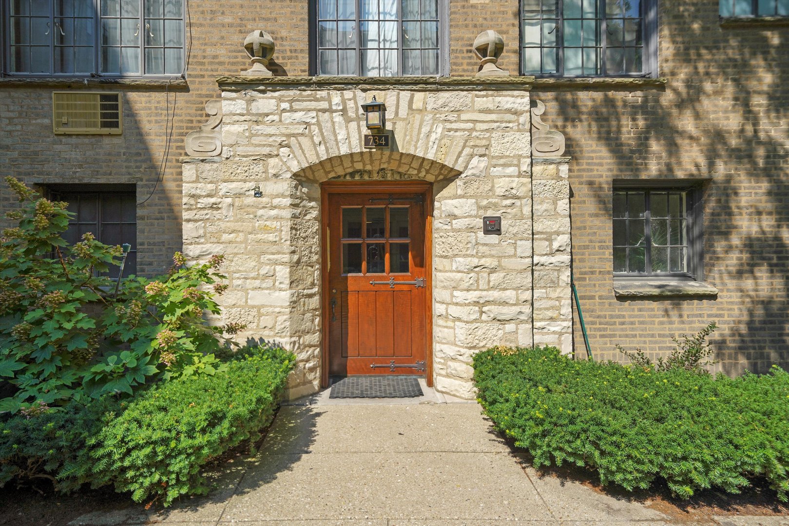 734 Noyes Street Unit: 02