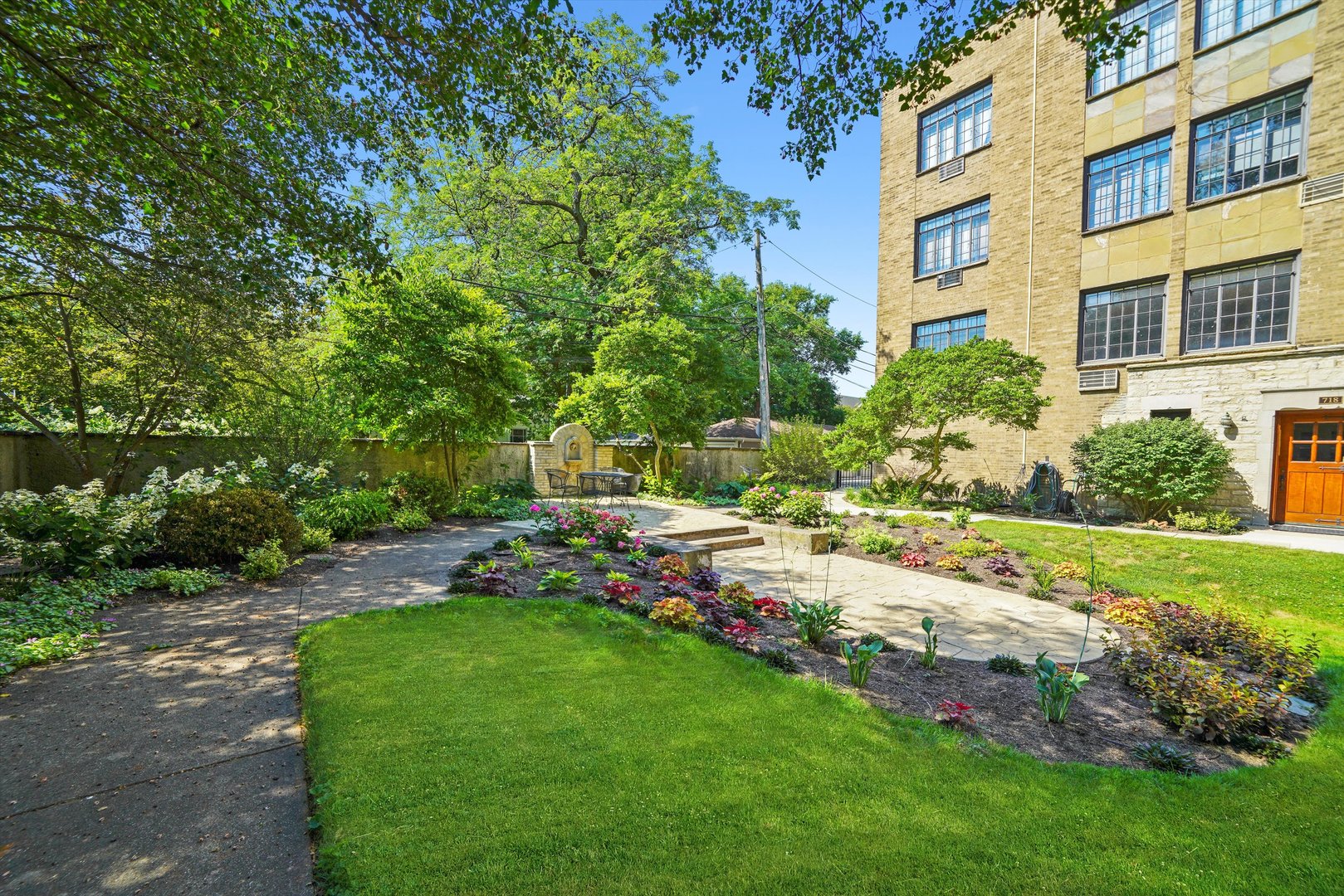 734 Noyes Street Unit: 02