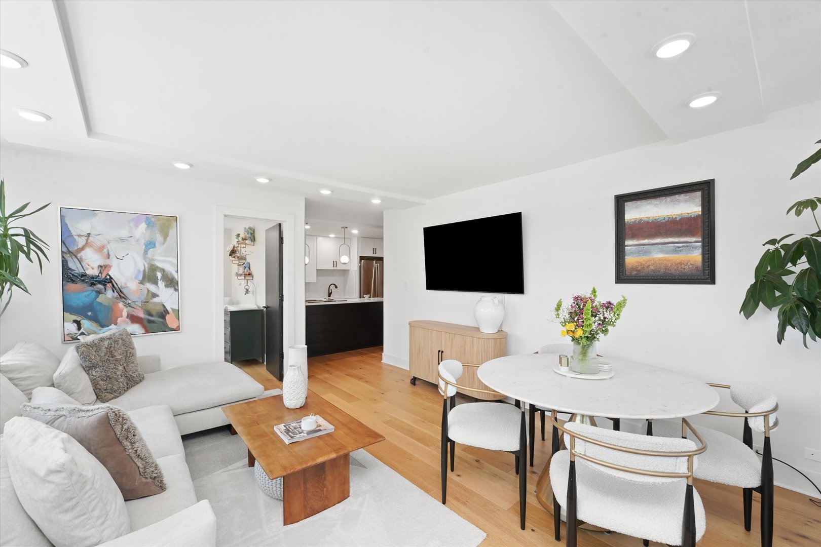 88 W Schiller Street Unit: 1001L