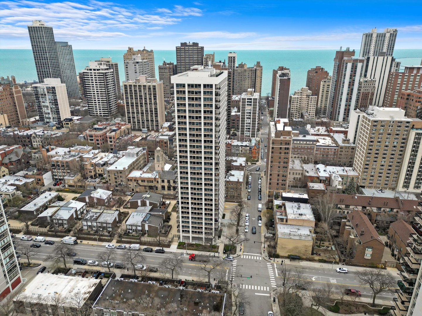 88 W Schiller Street Unit: 1001L