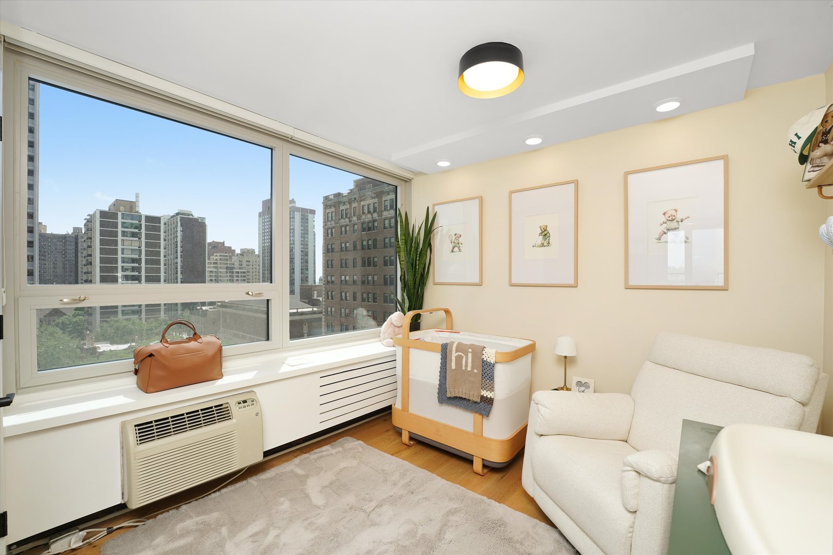 88 W Schiller Street Unit: 1001L