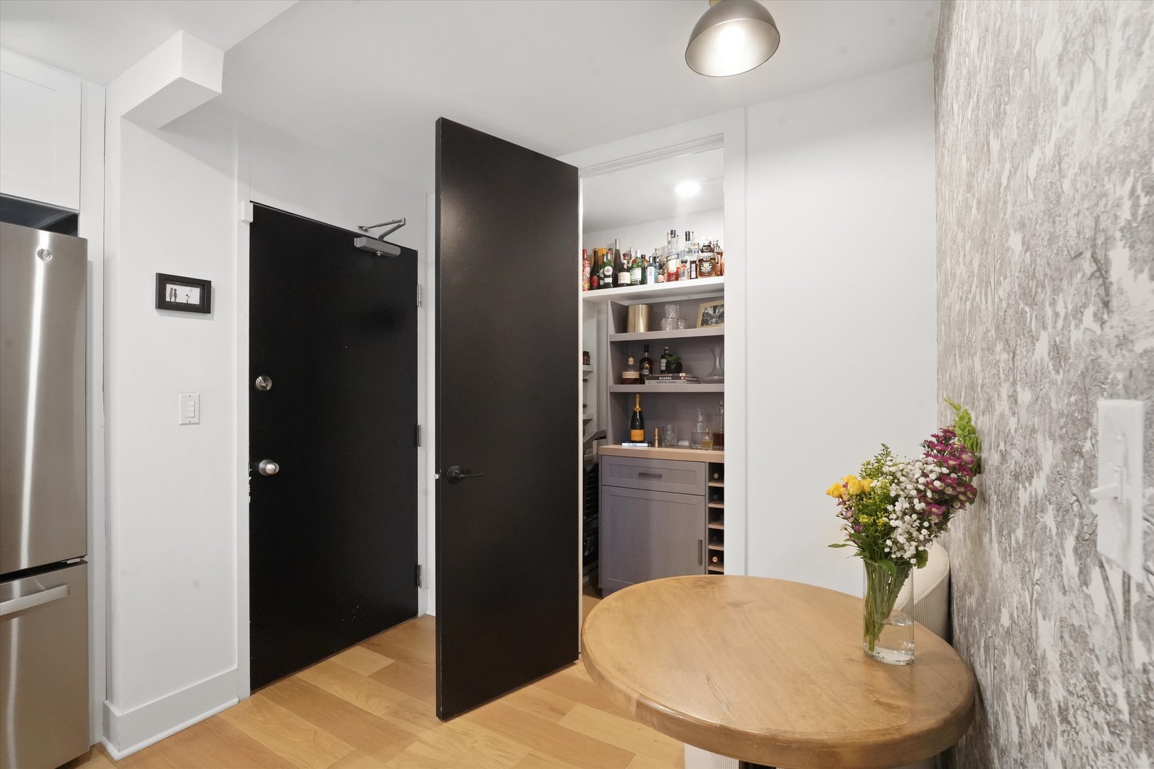 88 W Schiller Street Unit: 1001L
