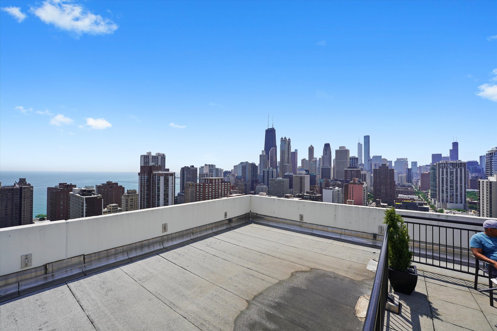 88 W Schiller Street Unit: 1001L