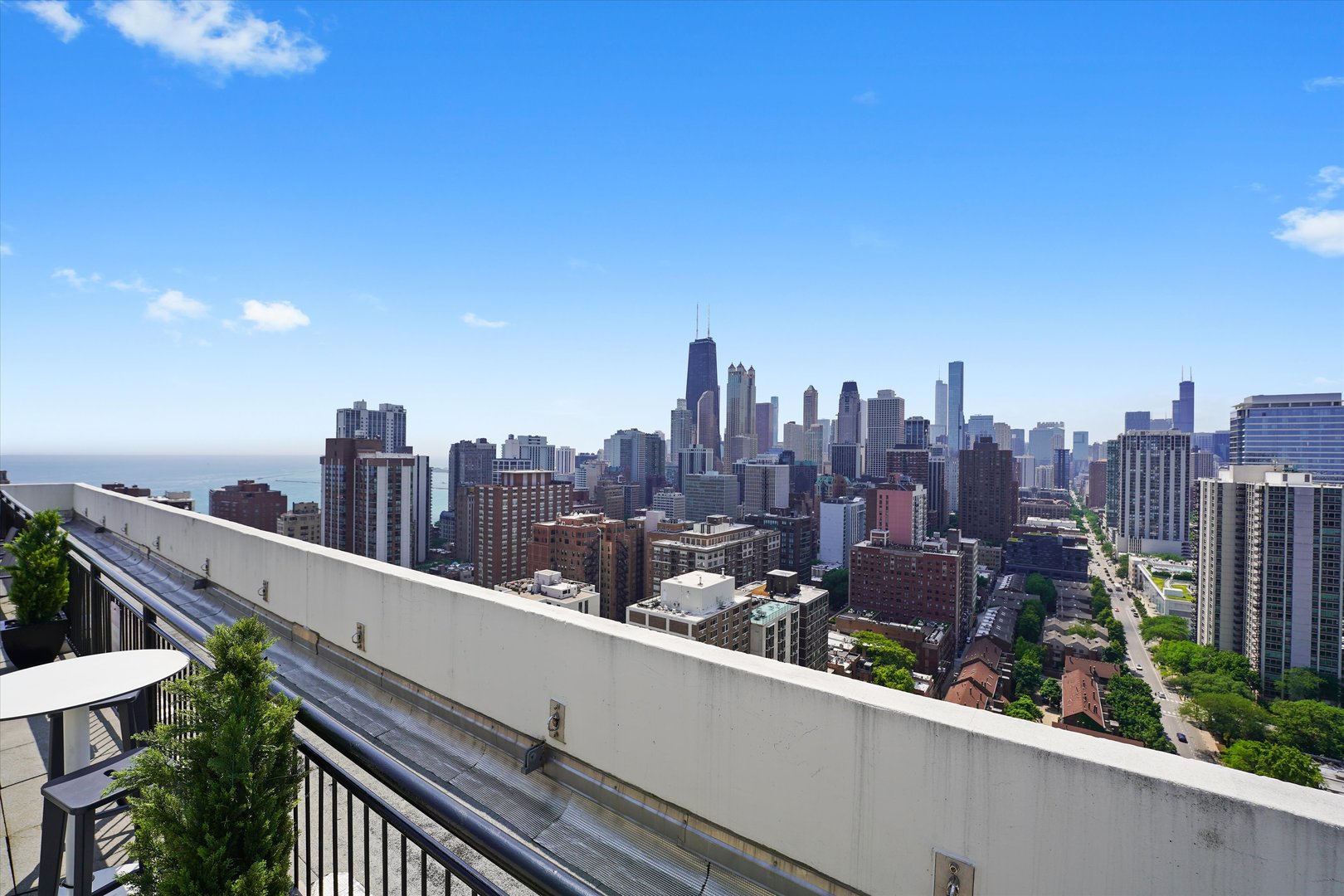 88 W Schiller Street Unit: 1001L