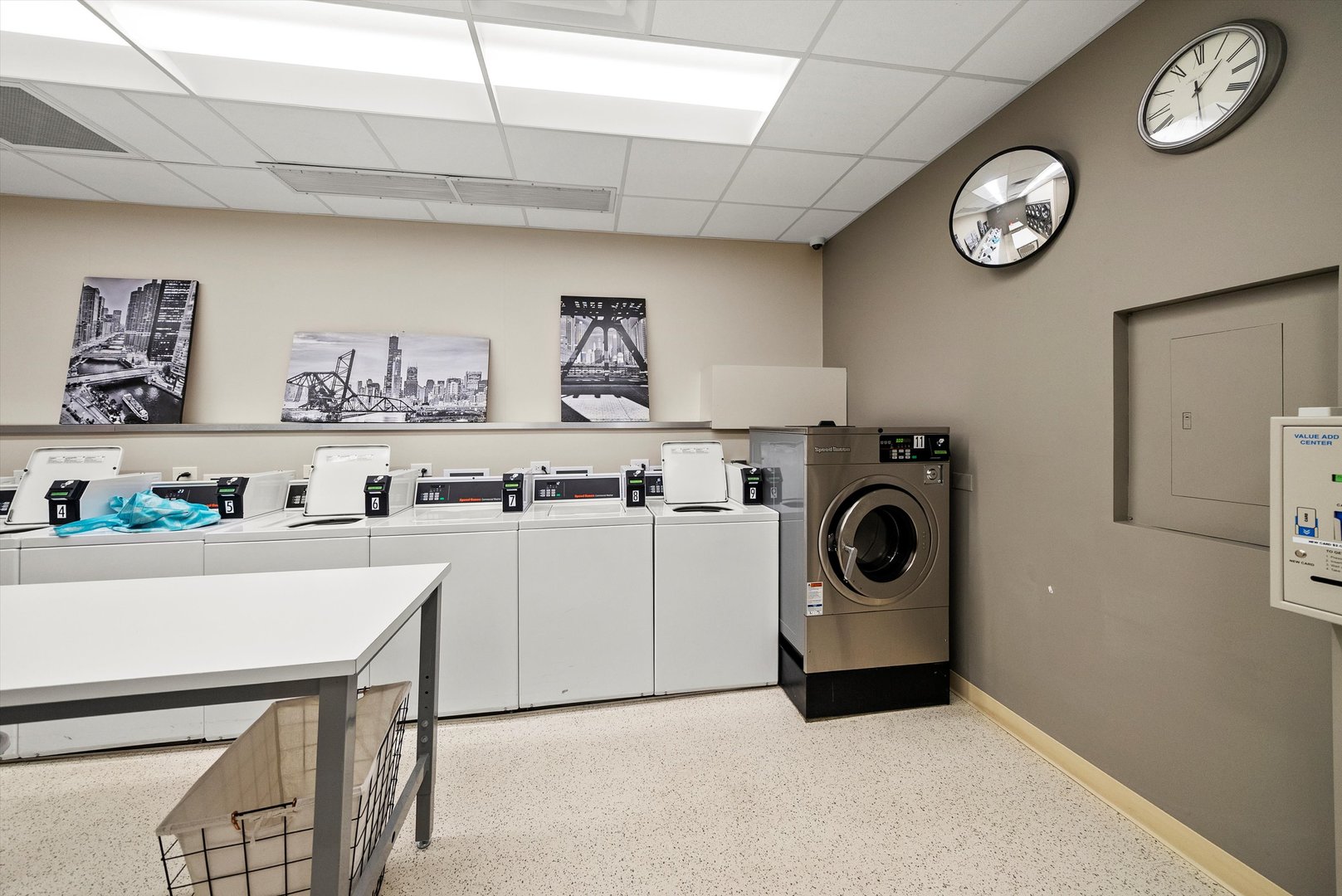 88 W Schiller Street Unit: 1001L