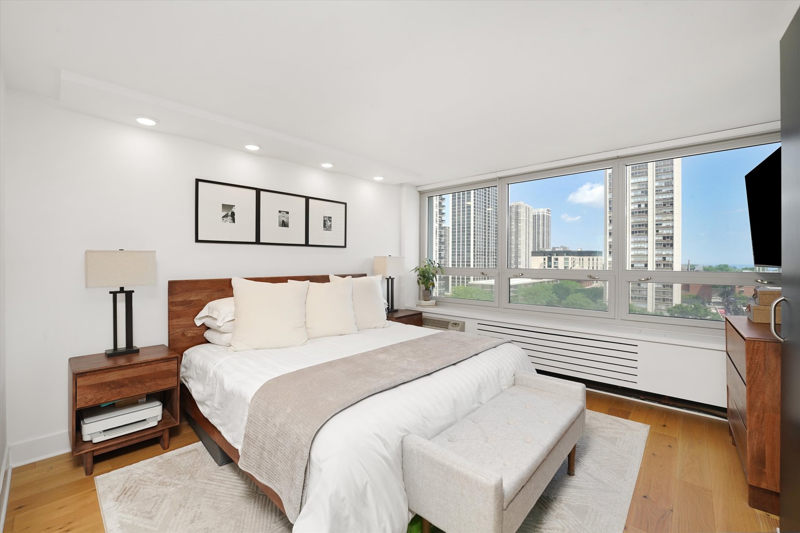 88 W Schiller Street Unit: 1001L