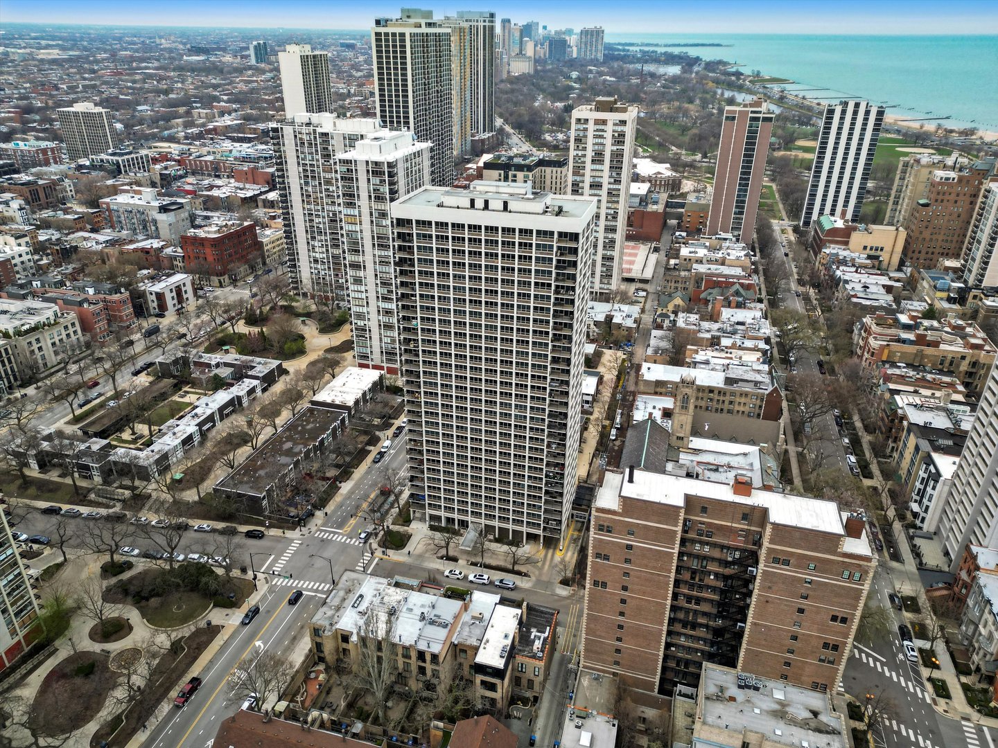 88 W Schiller Street Unit: 1001L