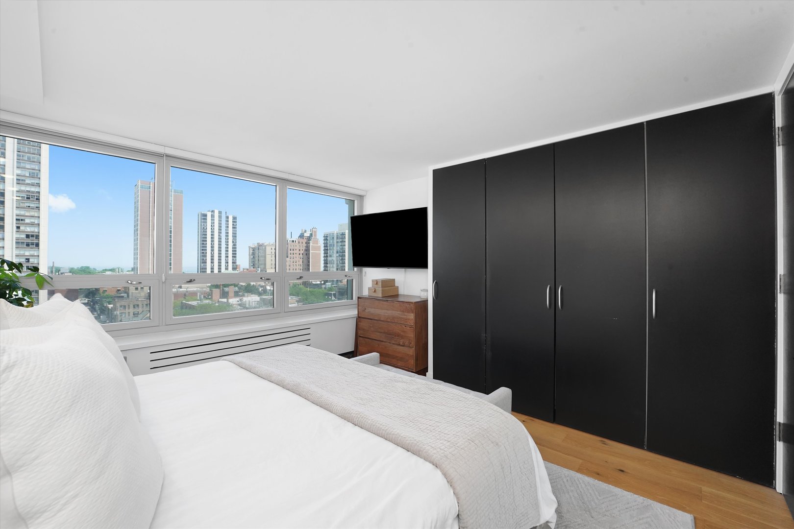 88 W Schiller Street Unit: 1001L