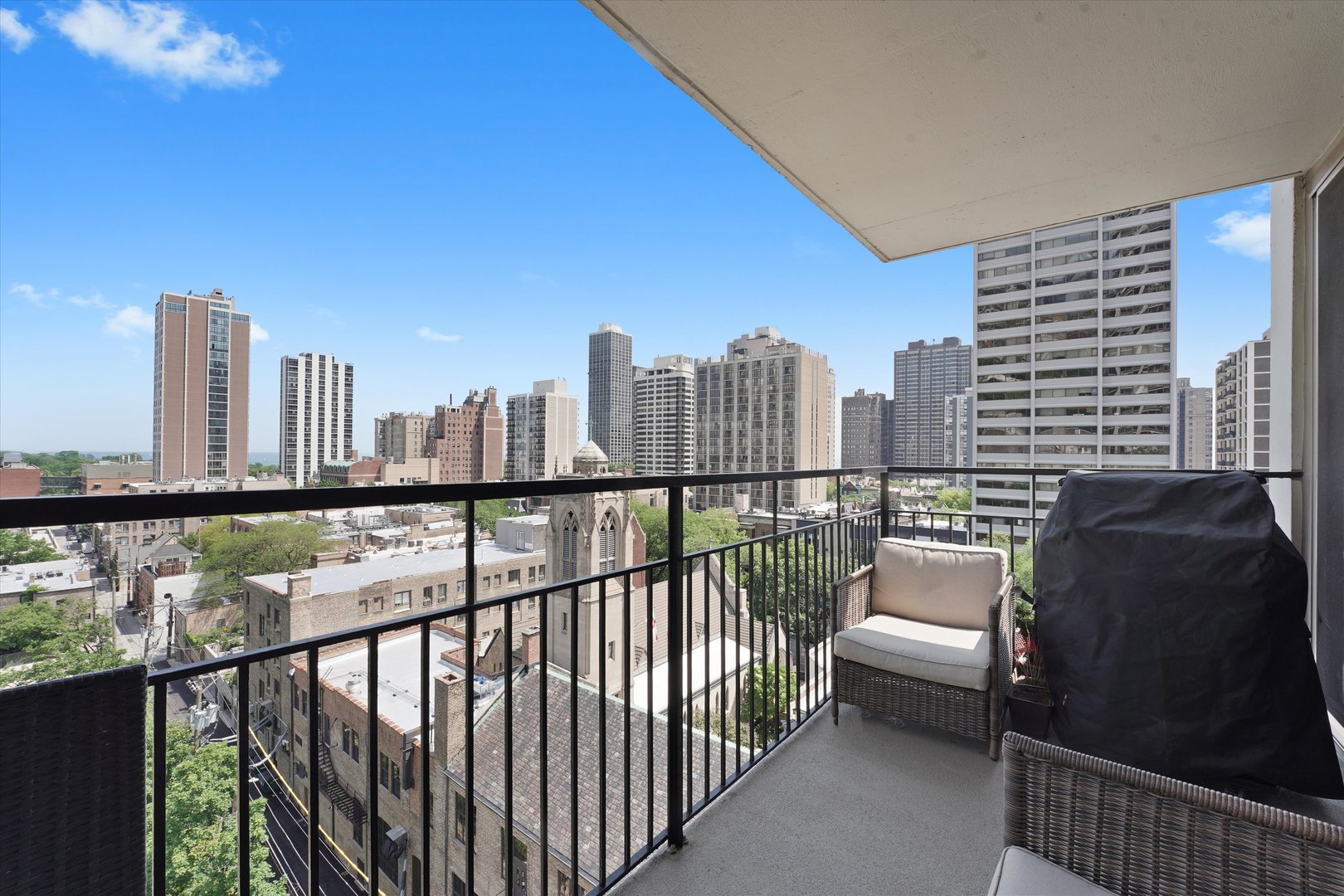 88 W Schiller Street Unit: 1001L
