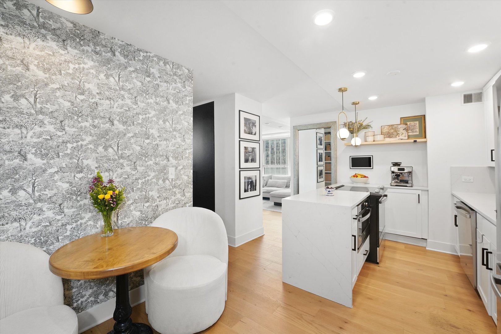 88 W Schiller Street Unit: 1001L
