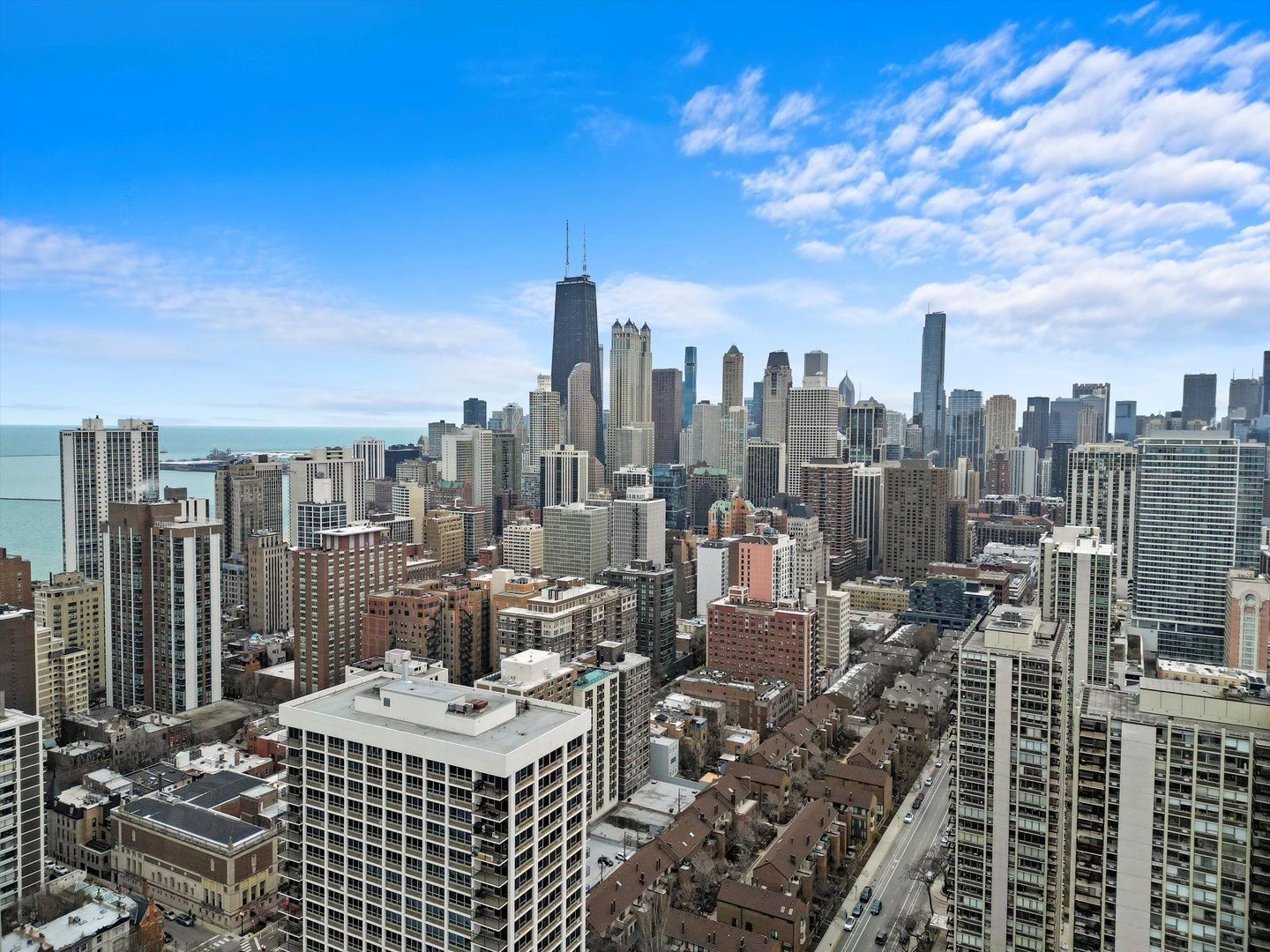 88 W Schiller Street Unit: 1001L