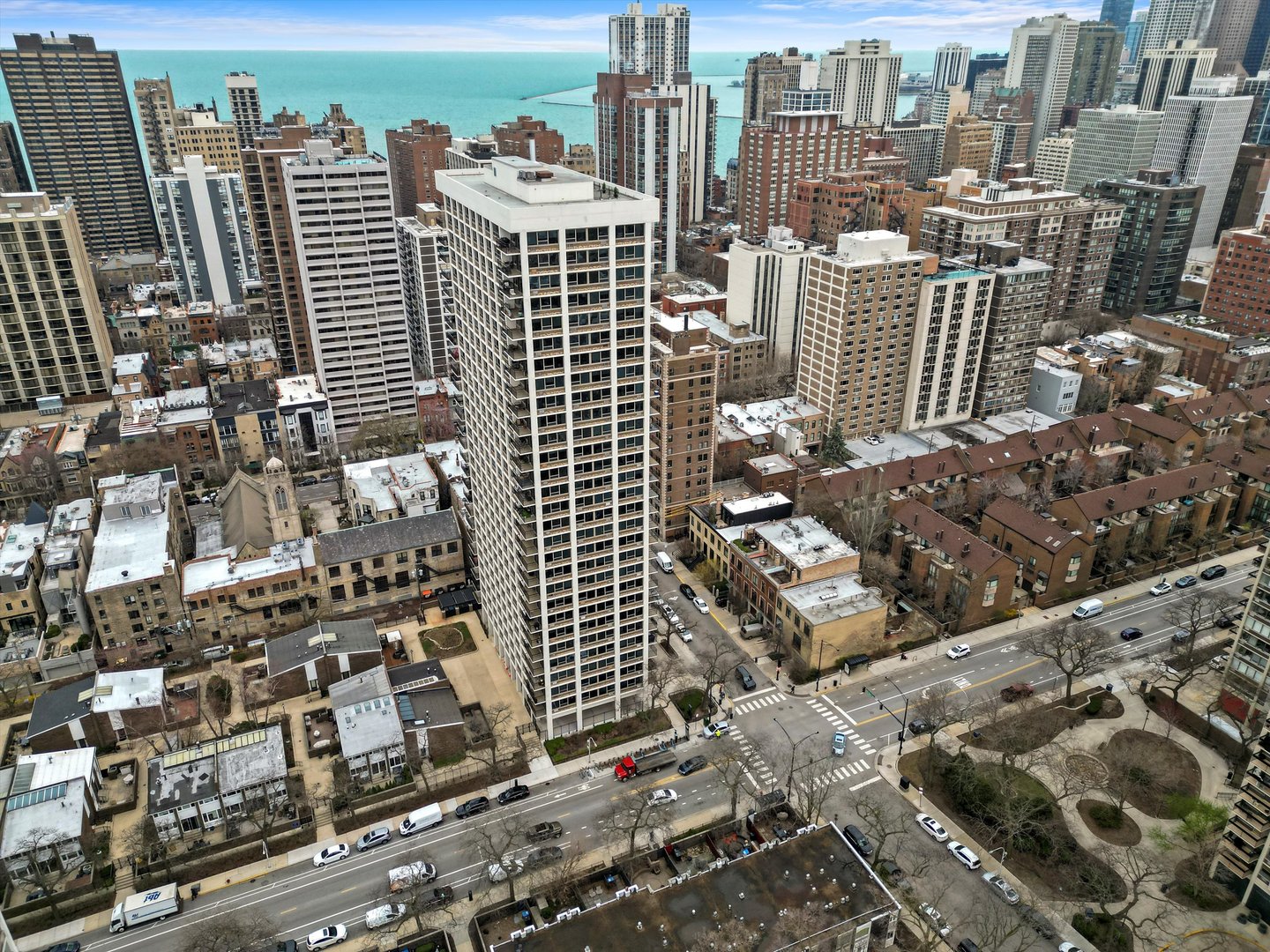 88 W Schiller Street Unit: 1001L