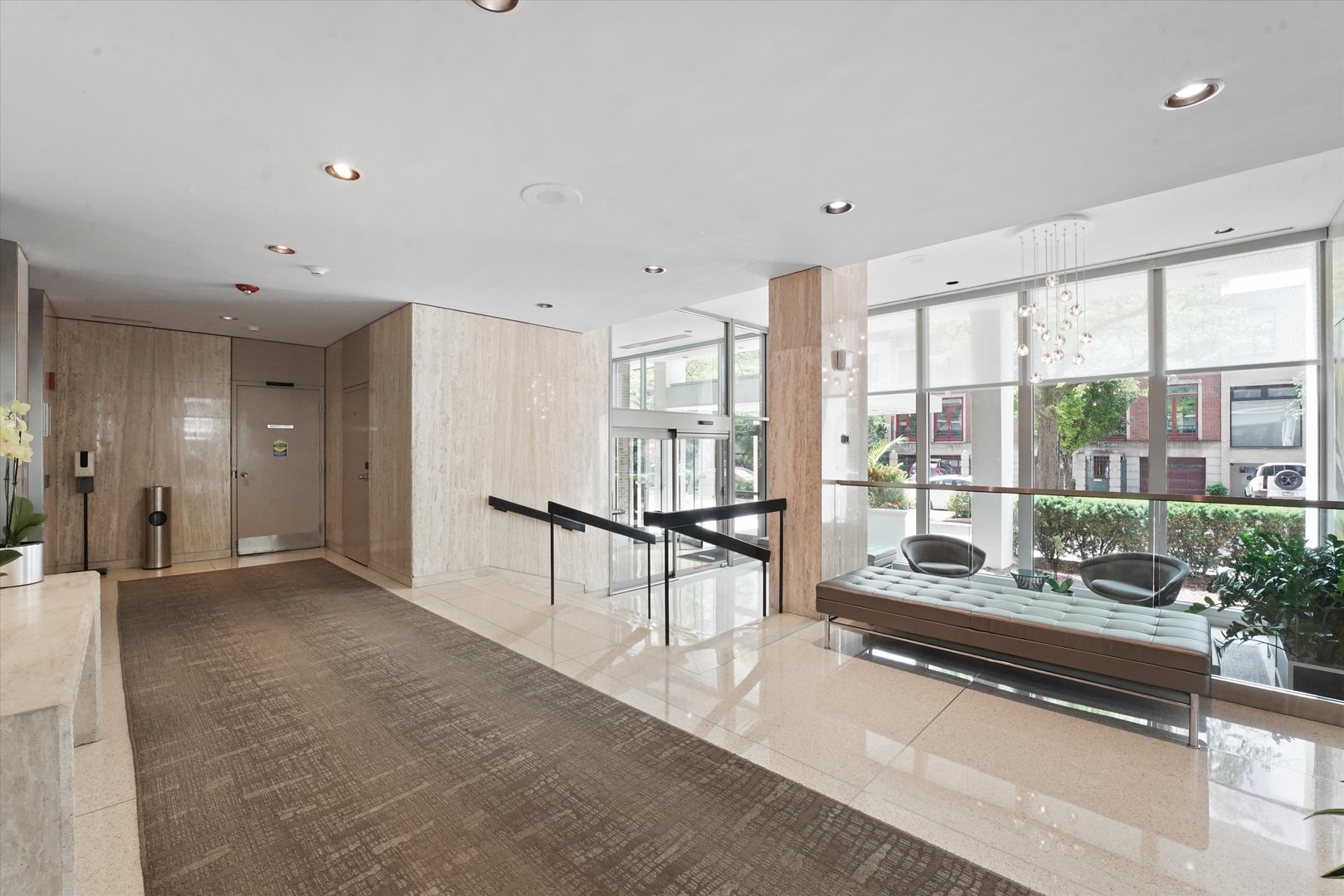 88 W Schiller Street Unit: 1001L