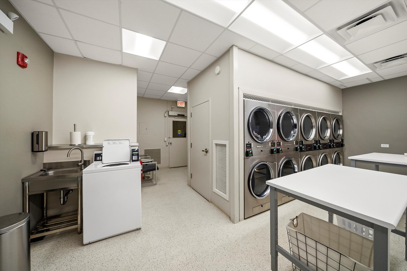 88 W Schiller Street Unit: 1001L
