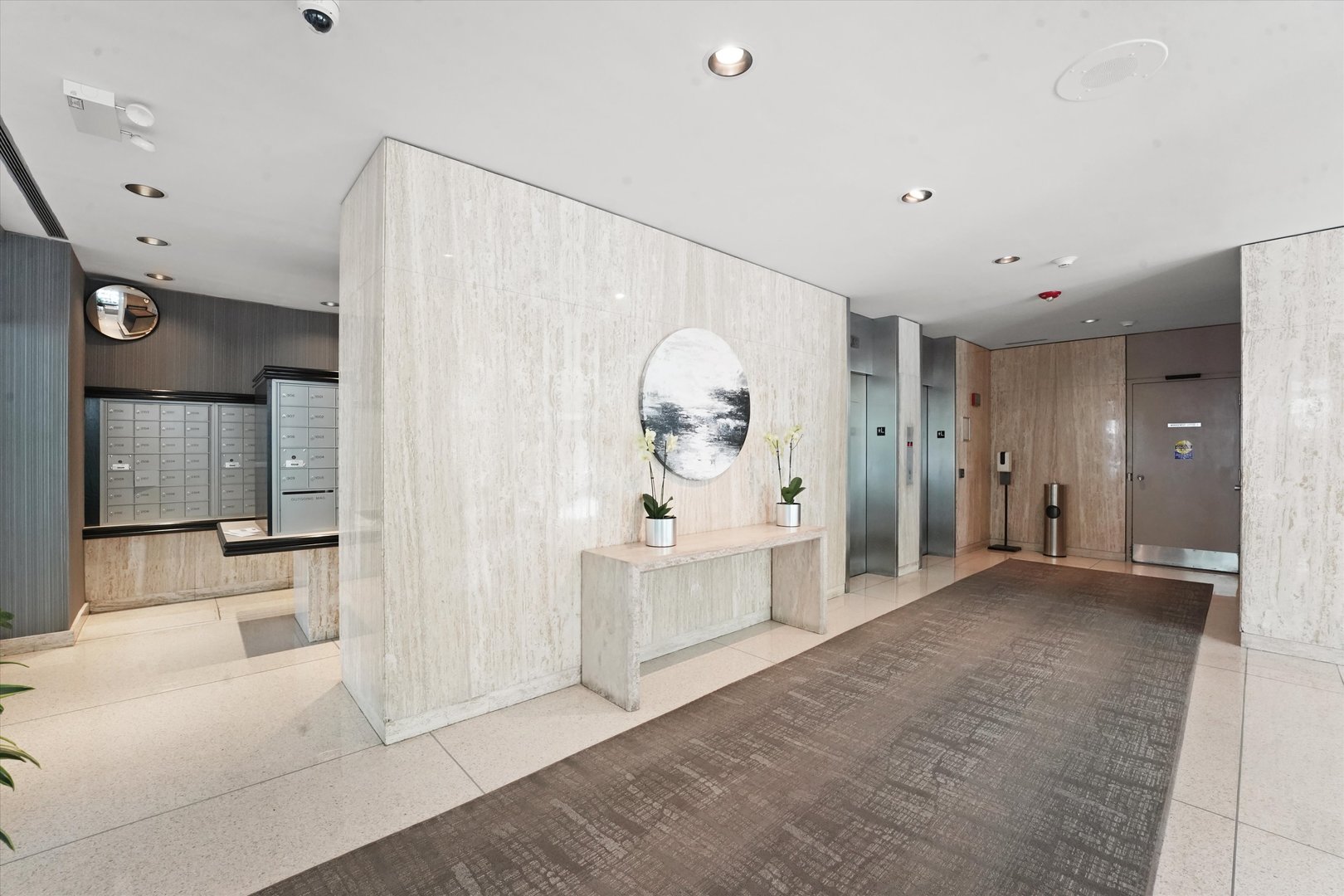 88 W Schiller Street Unit: 1001L