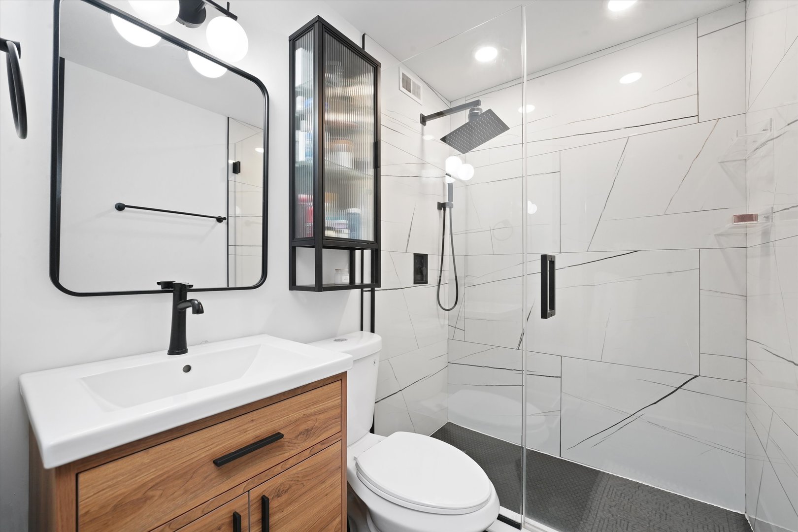 88 W Schiller Street Unit: 1001L
