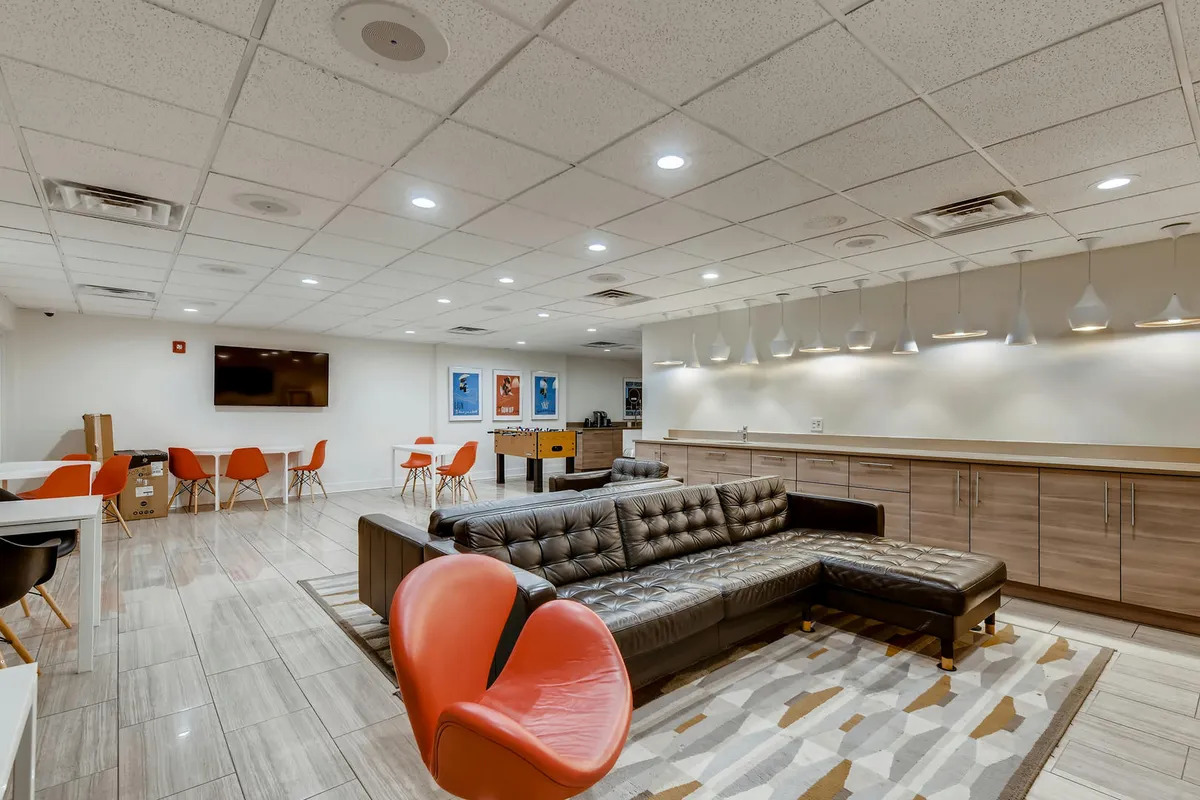 1221 N Dearborn Street Unit: 605N