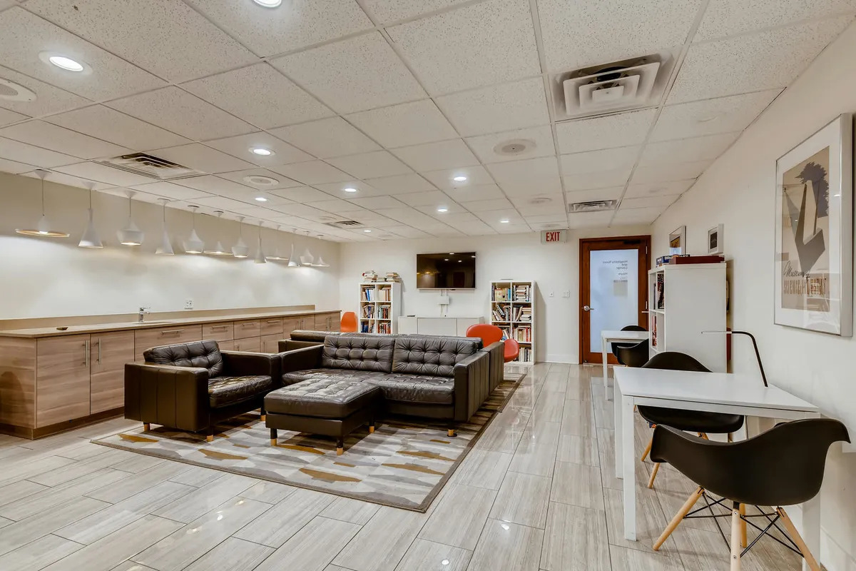 1221 N Dearborn Street Unit: 605N