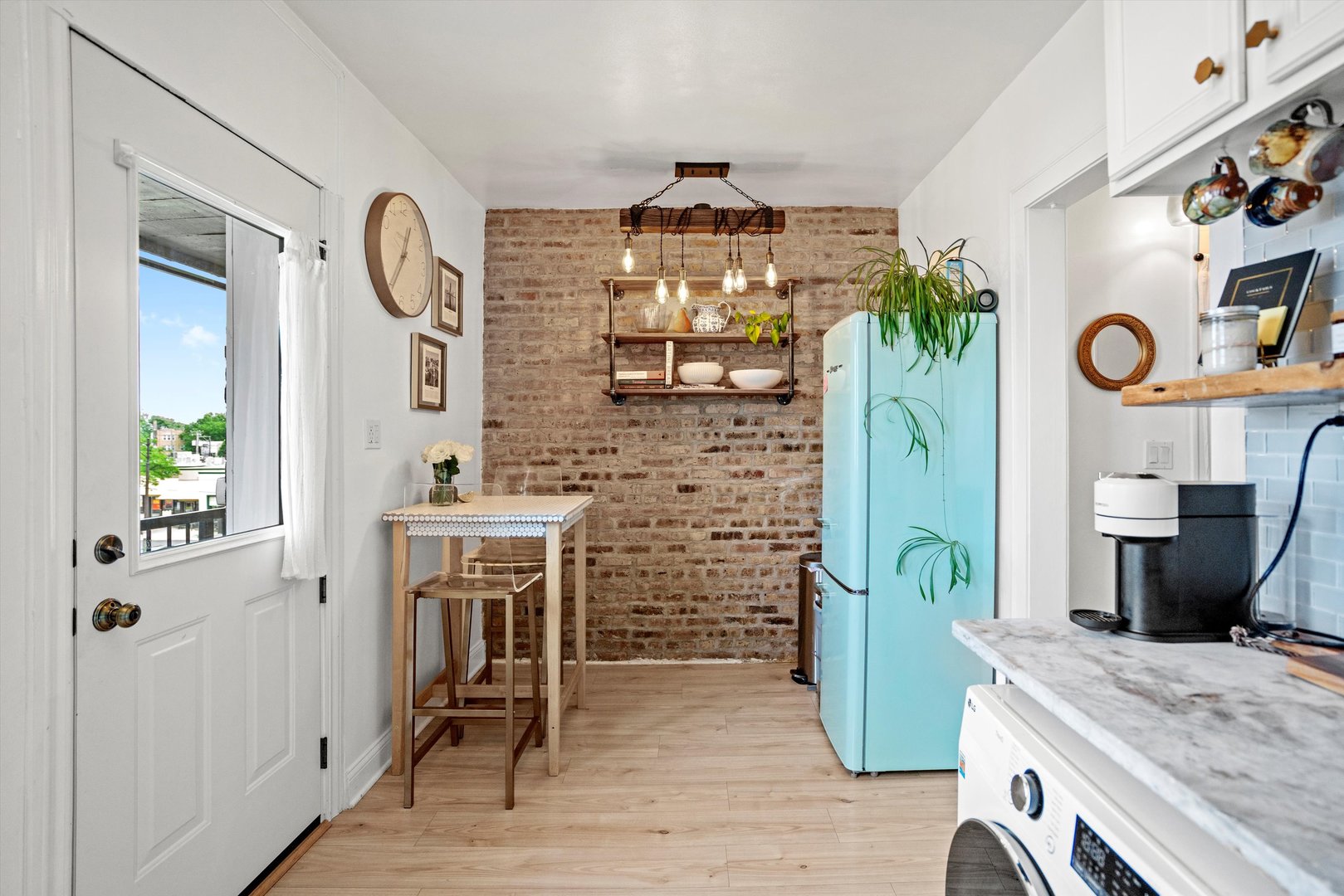 4006 W WELLINGTON Avenue Unit: 3