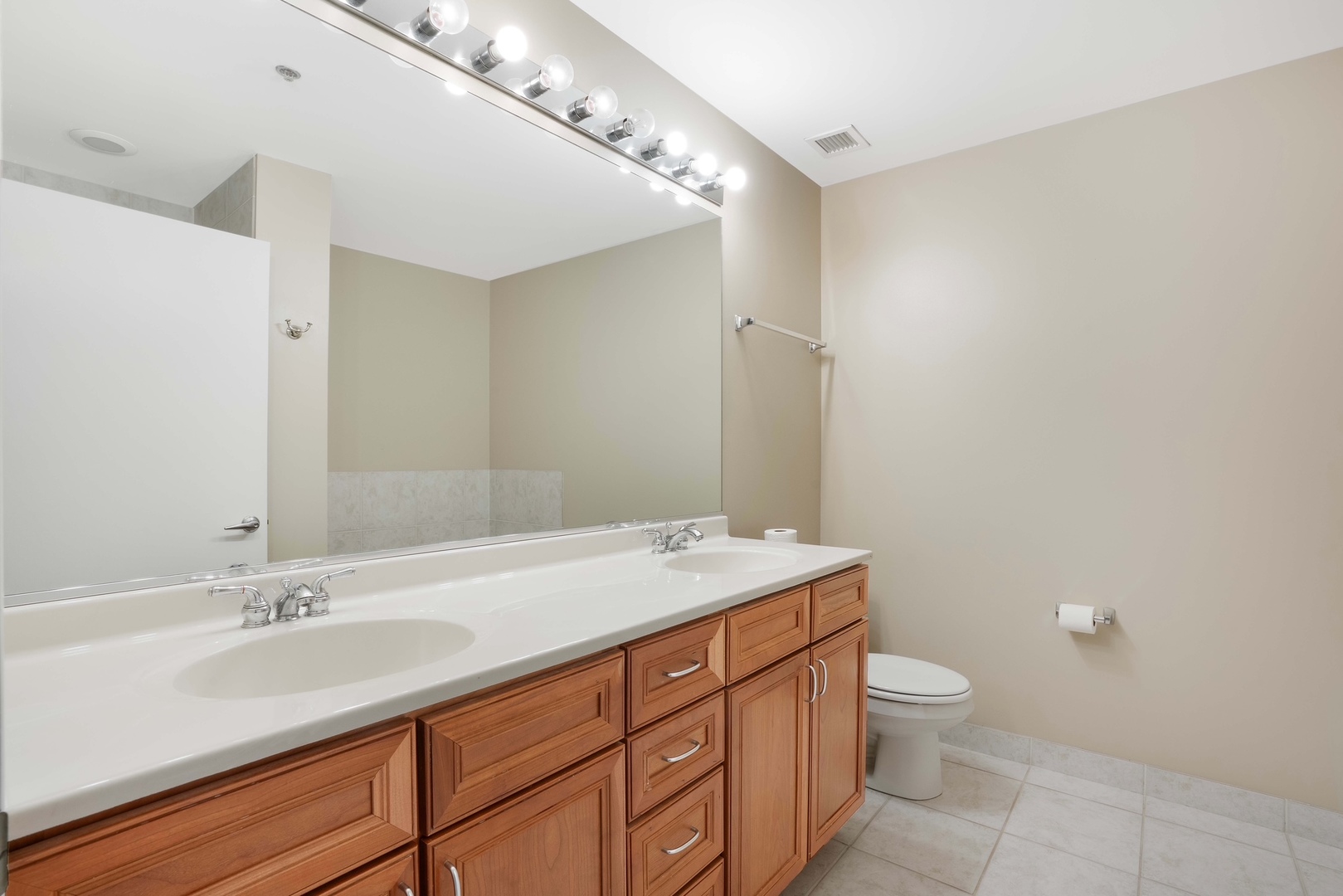 41 E 8th Street Unit: 2702
