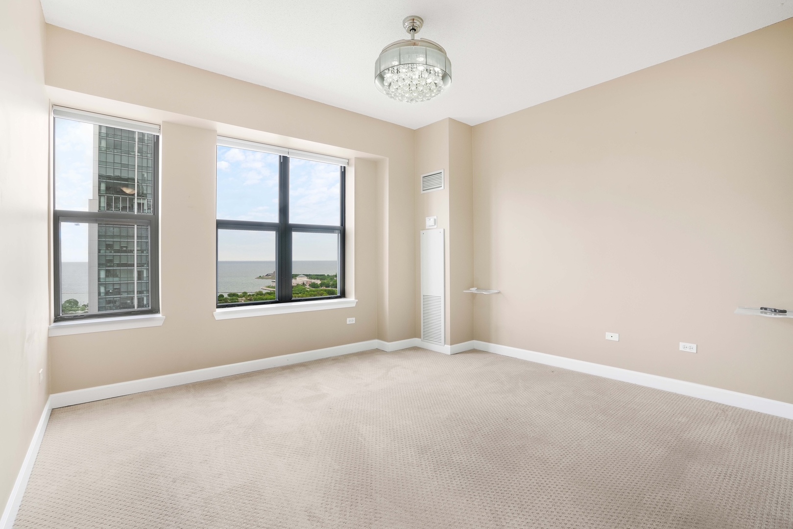 41 E 8th Street Unit: 2702