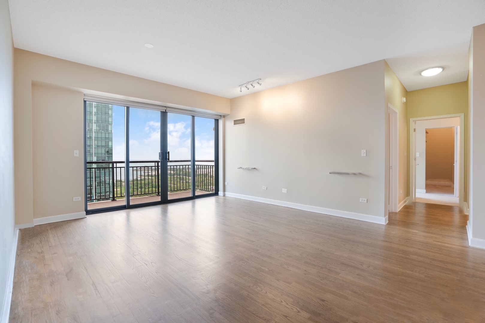 41 E 8th Street Unit: 2702