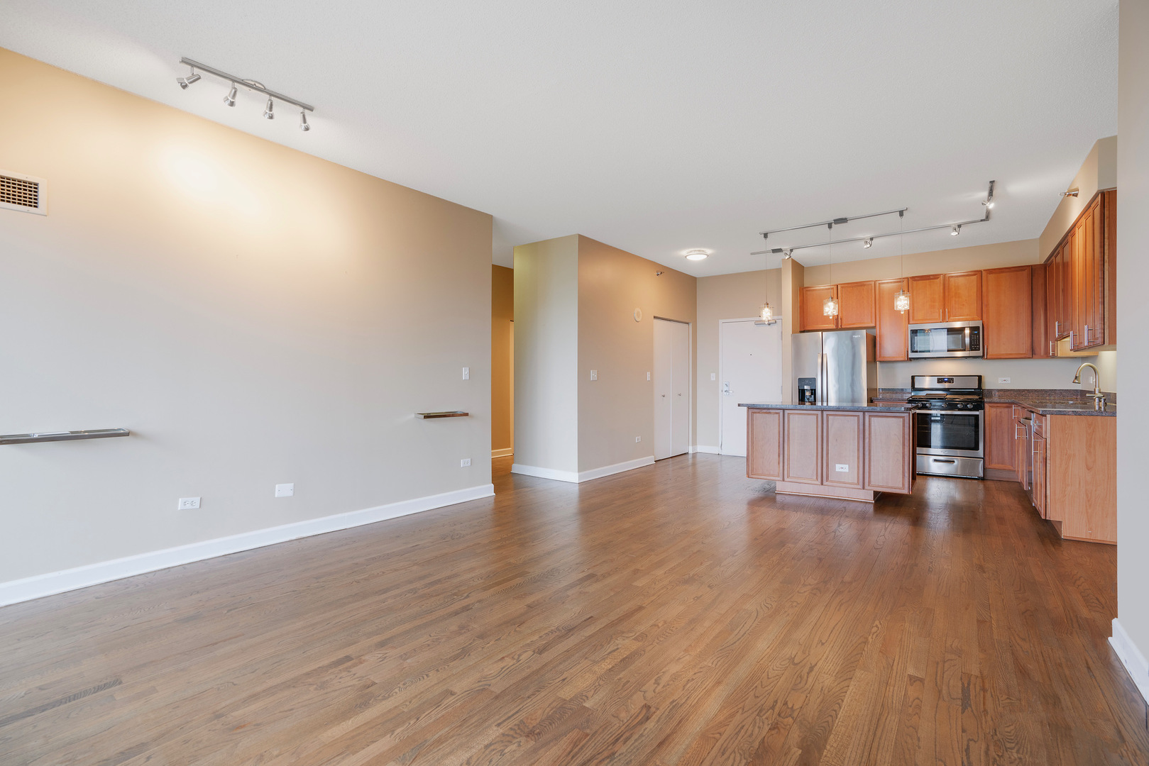 41 E 8th Street Unit: 2702