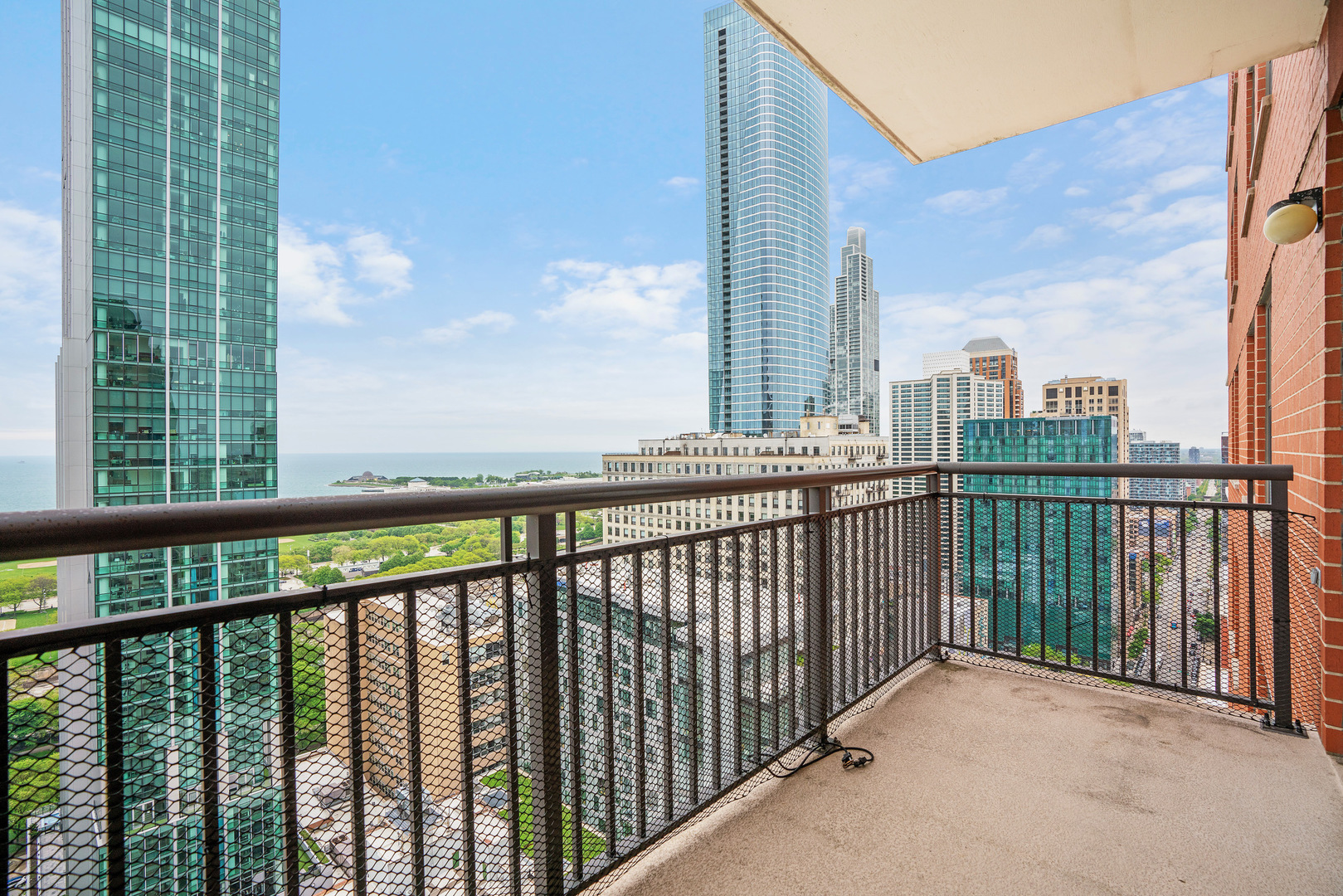 41 E 8th Street Unit: 2702