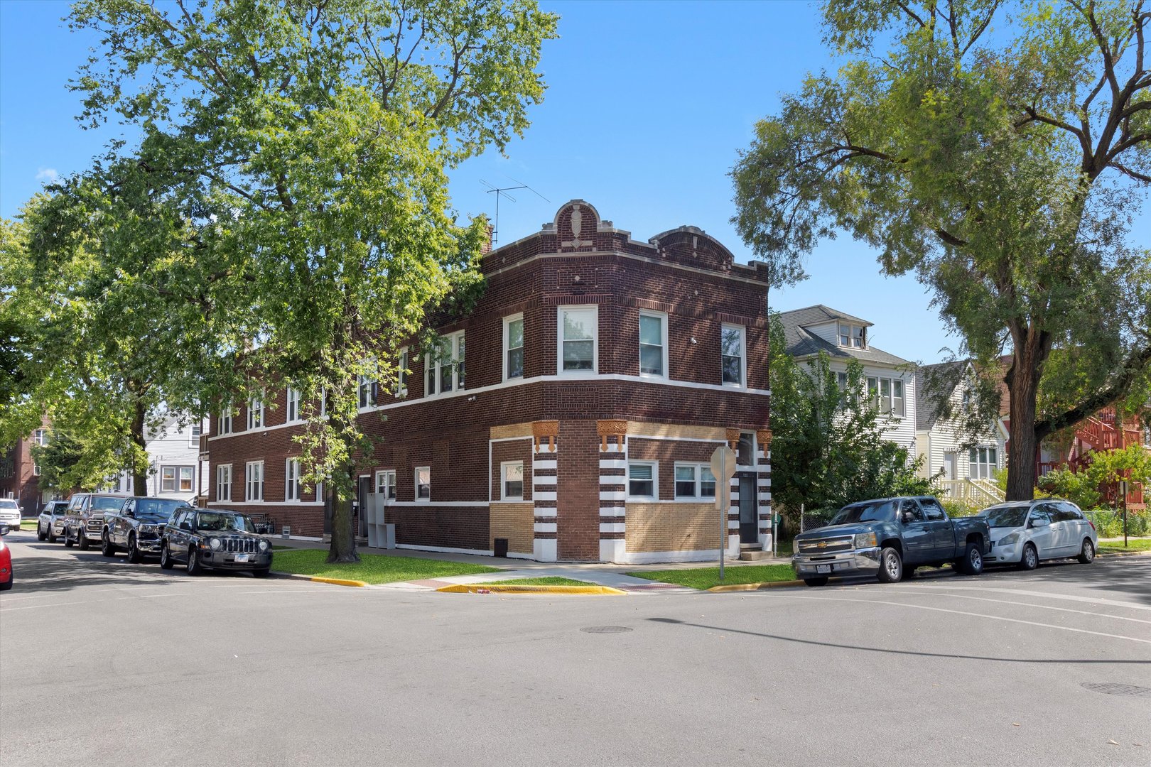 1301 S 51st Avenue Unit: 1F