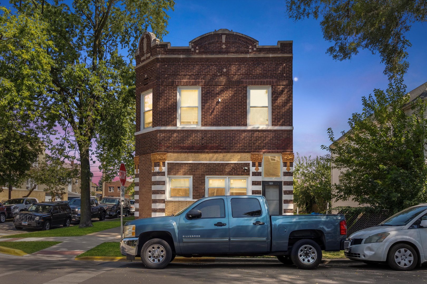 1301 S 51st Avenue Unit: 1F