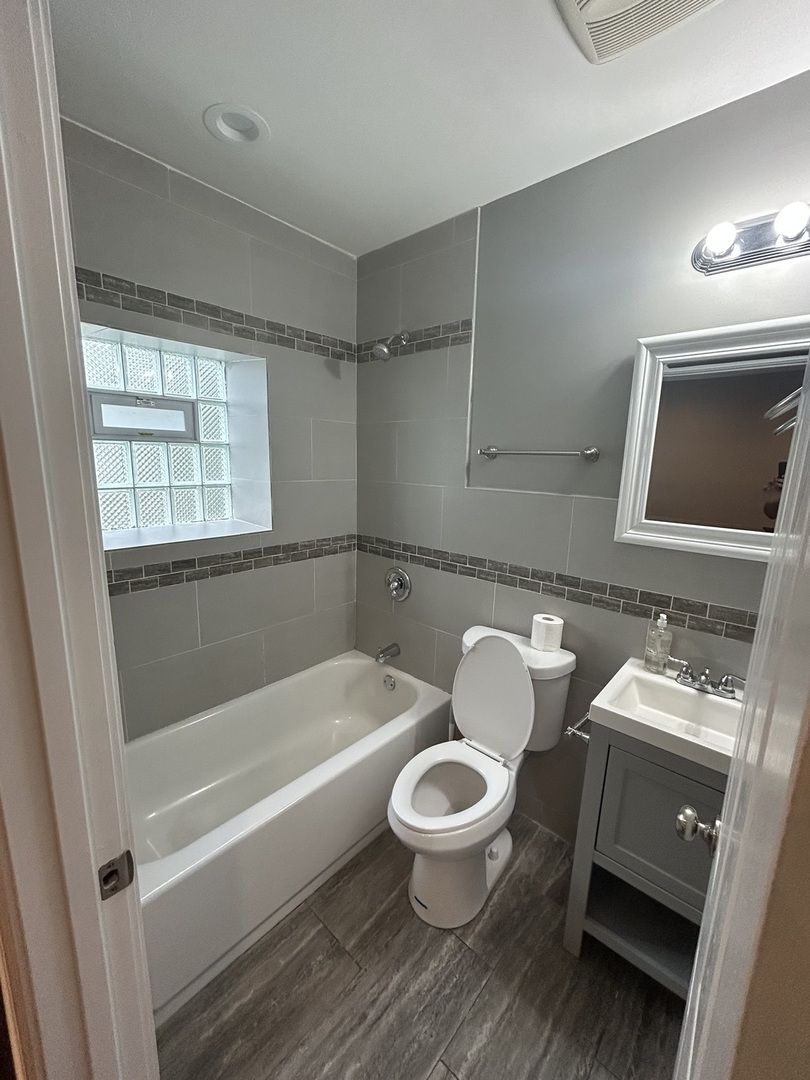 1301 S 51st Avenue Unit: 1F